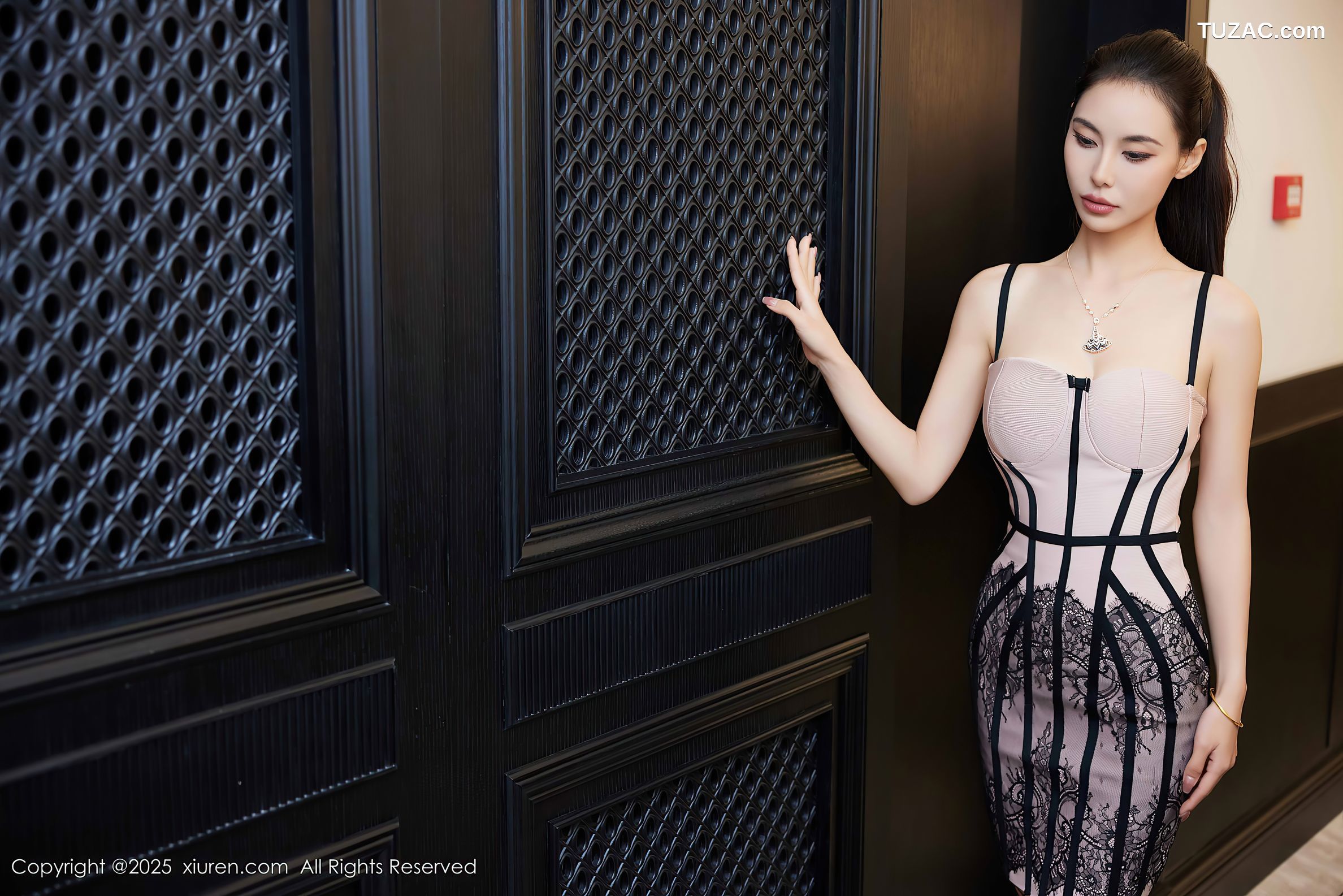 XiuRen秀人网-9809-lingyu69-淡粉连衣短裙黑色渔网连体衣爆乳-2025.01.24