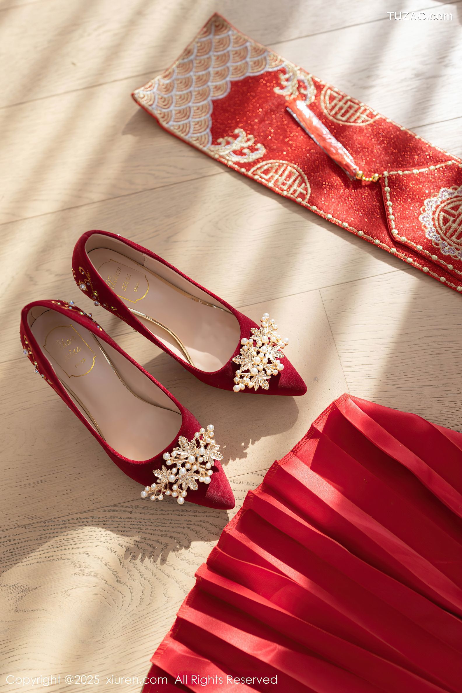 XiuRen秀人网-9811-杏子Yada-红色新娘装红色内衣-2025.01.24