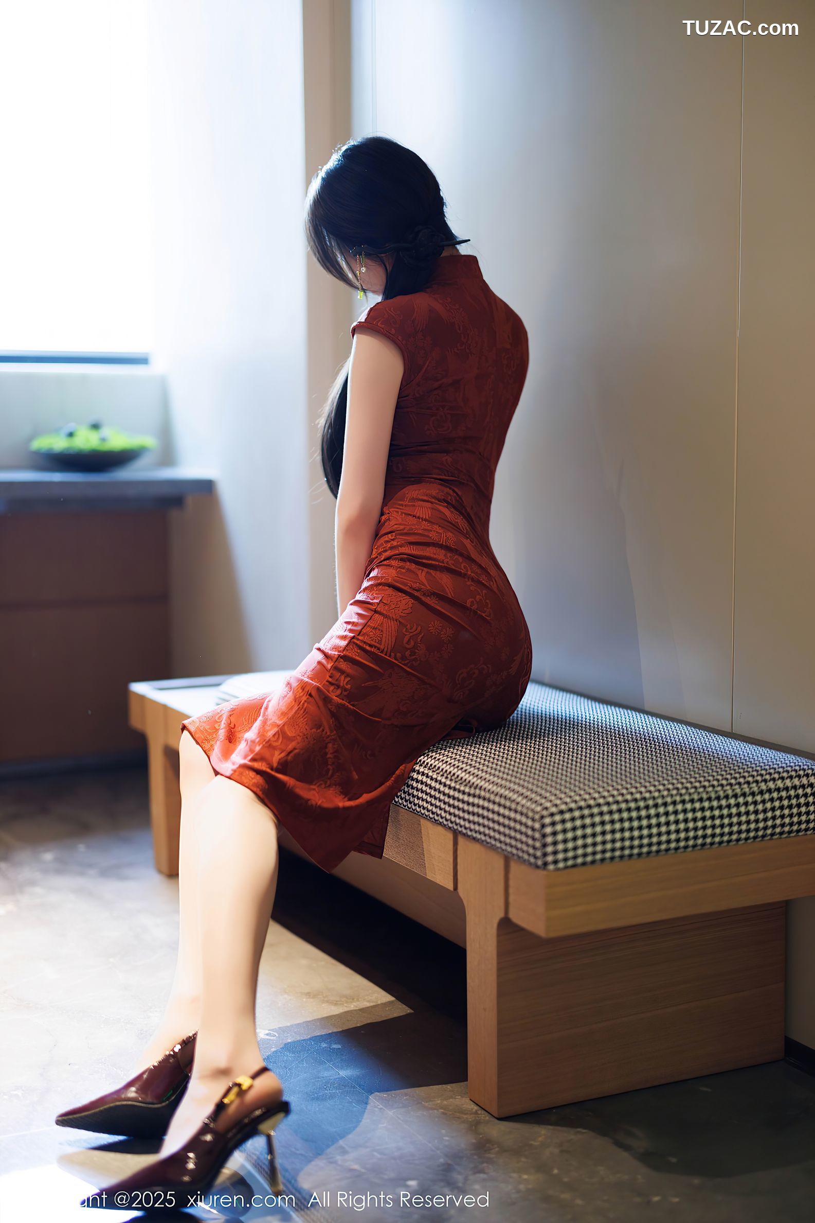 XiuRen秀人网-9812-梦心玥-红色旗袍红色内衣-2025.01.24