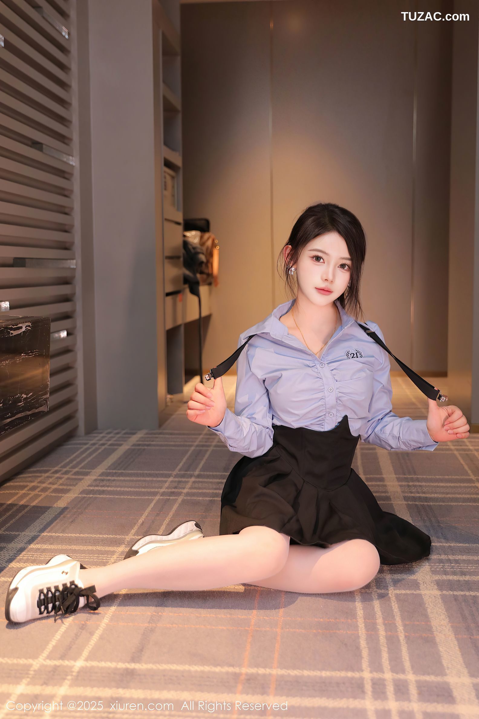 XiuRen秀人网-9819-爱酱里-蓝衬衫黑色百褶裙白丝萝莉少女爆乳-2025.01.25