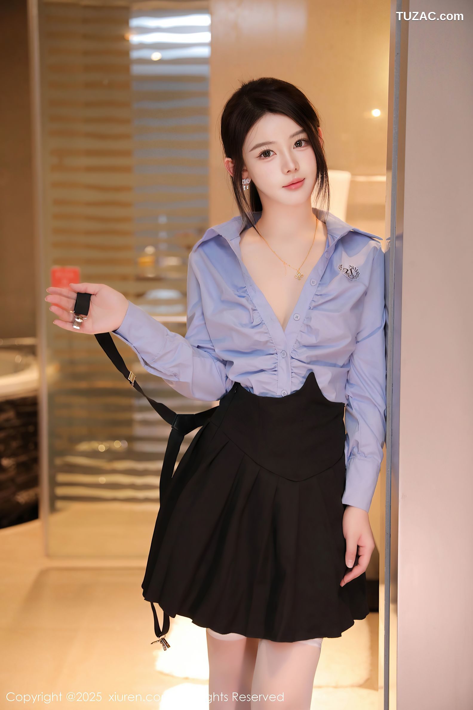 XiuRen秀人网-9819-爱酱里-蓝衬衫黑色百褶裙白丝萝莉少女爆乳-2025.01.25