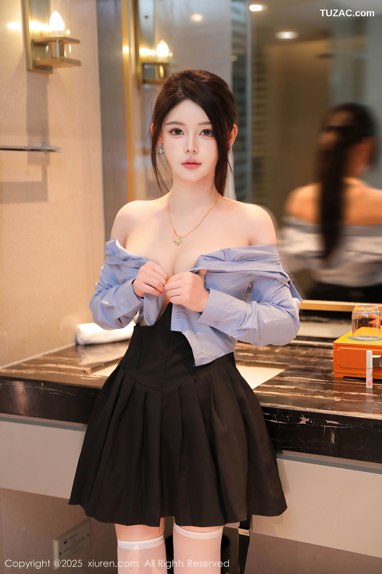 XiuRen秀人网-9819-爱酱里-蓝衬衫黑色百褶裙白丝萝莉少女爆乳-2025.01.25