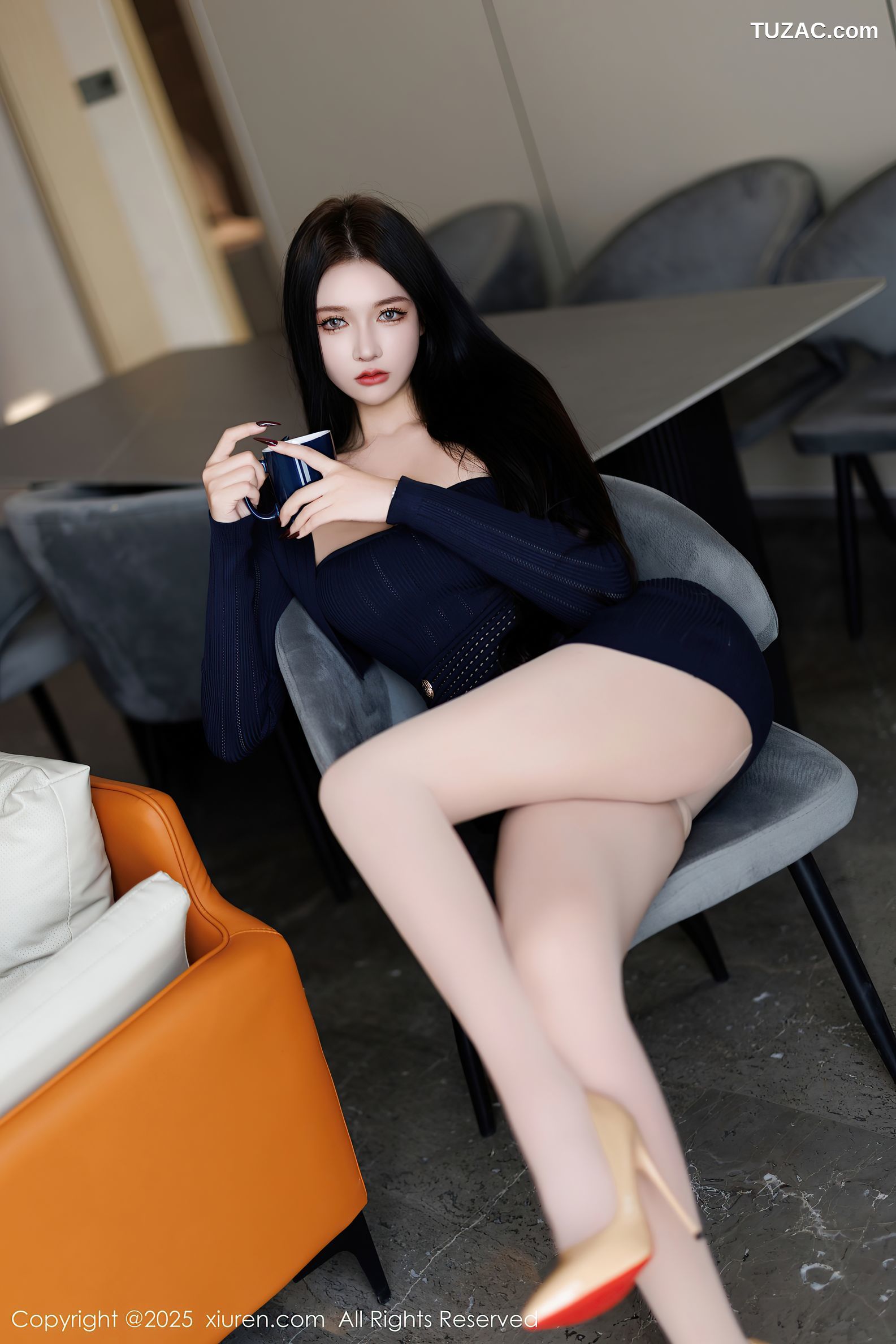 XiuRen秀人网-9820-娜比-深蓝连衣短裙美腿丝袜-2025.01.25