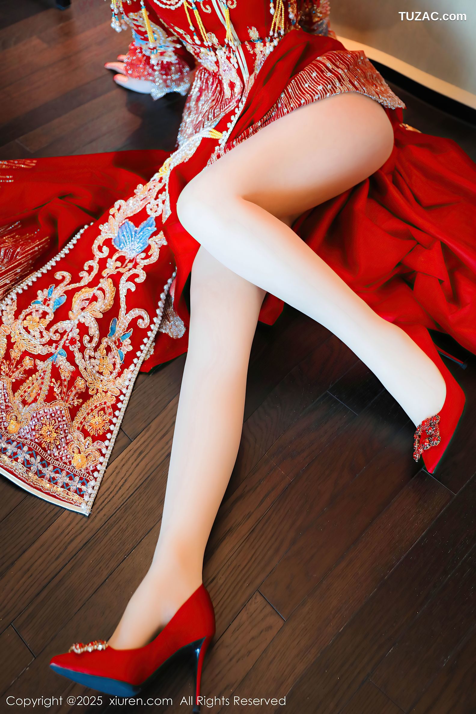 XiuRen秀人网-9823-蛋蛋宝-新春特辑-古风红装白蕾丝内衣爆乳-2025.01.25