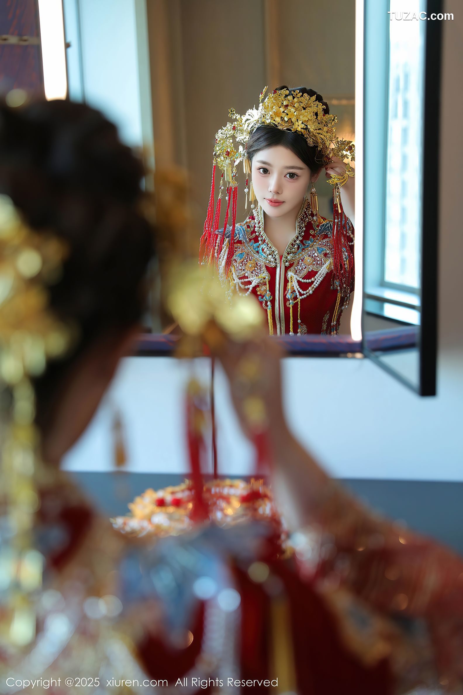 XiuRen秀人网-9823-蛋蛋宝-新春特辑-古风红装白蕾丝内衣爆乳-2025.01.25