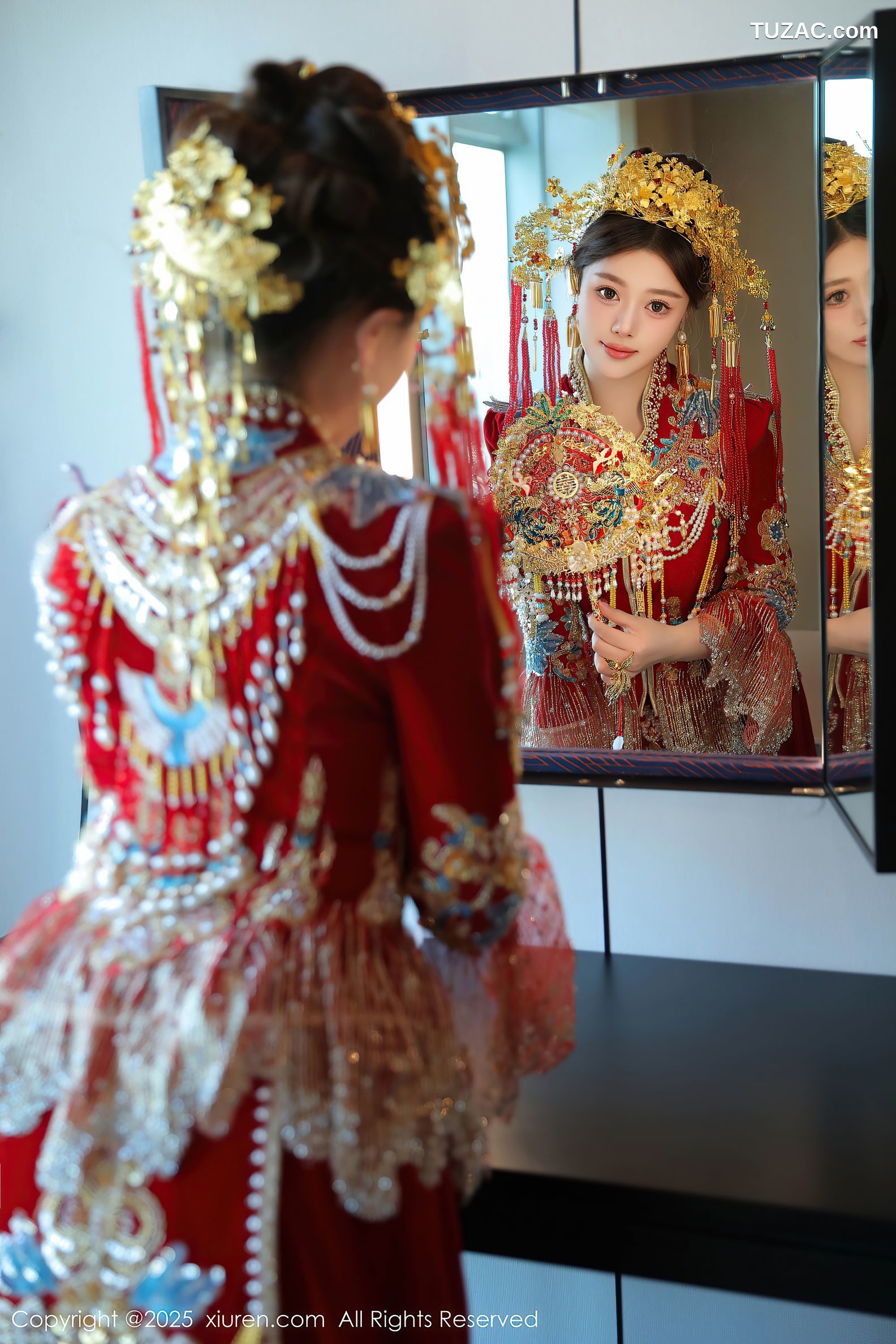 XiuRen秀人网-9823-蛋蛋宝-新春特辑-古风红装白蕾丝内衣爆乳-2025.01.25