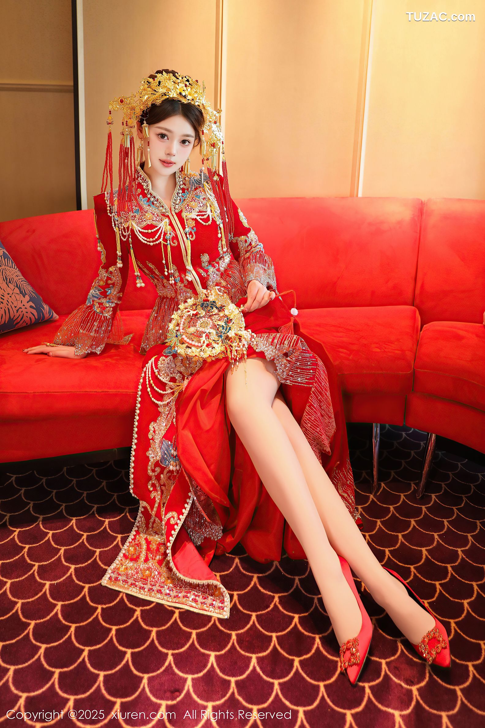 XiuRen秀人网-9823-蛋蛋宝-新春特辑-古风红装白蕾丝内衣爆乳-2025.01.25