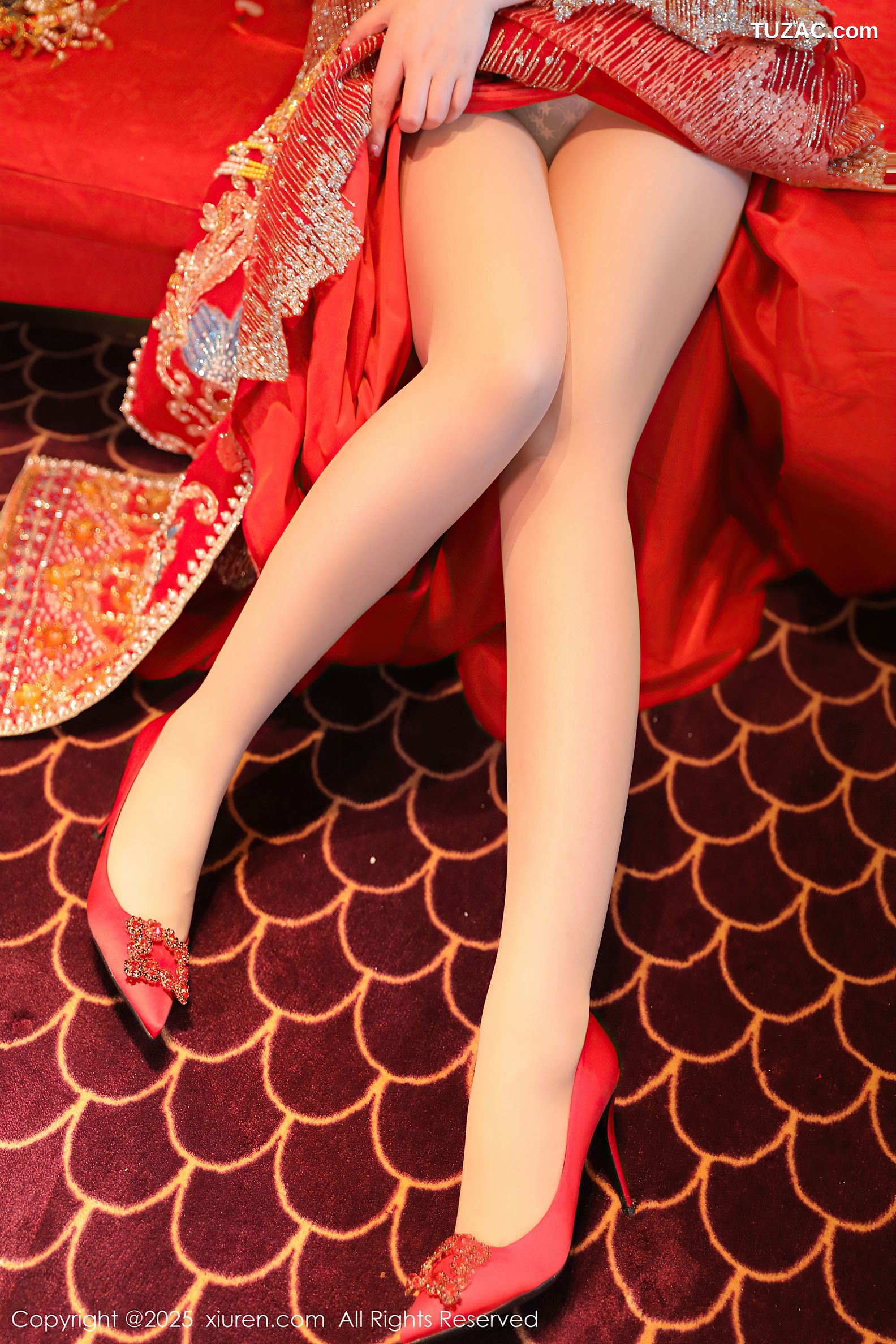 XiuRen秀人网-9823-蛋蛋宝-新春特辑-古风红装白蕾丝内衣爆乳-2025.01.25