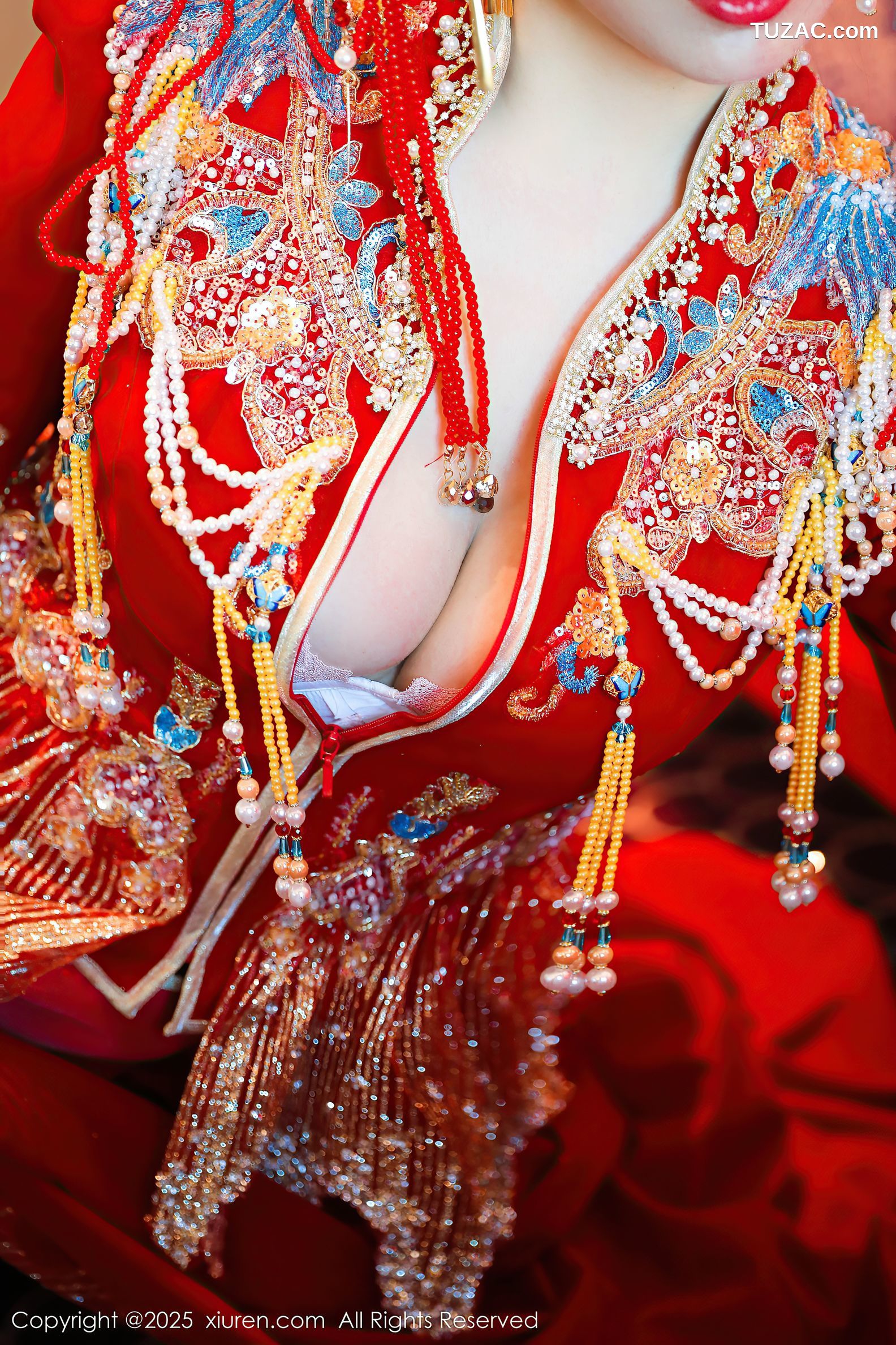 XiuRen秀人网-9823-蛋蛋宝-新春特辑-古风红装白蕾丝内衣爆乳-2025.01.25