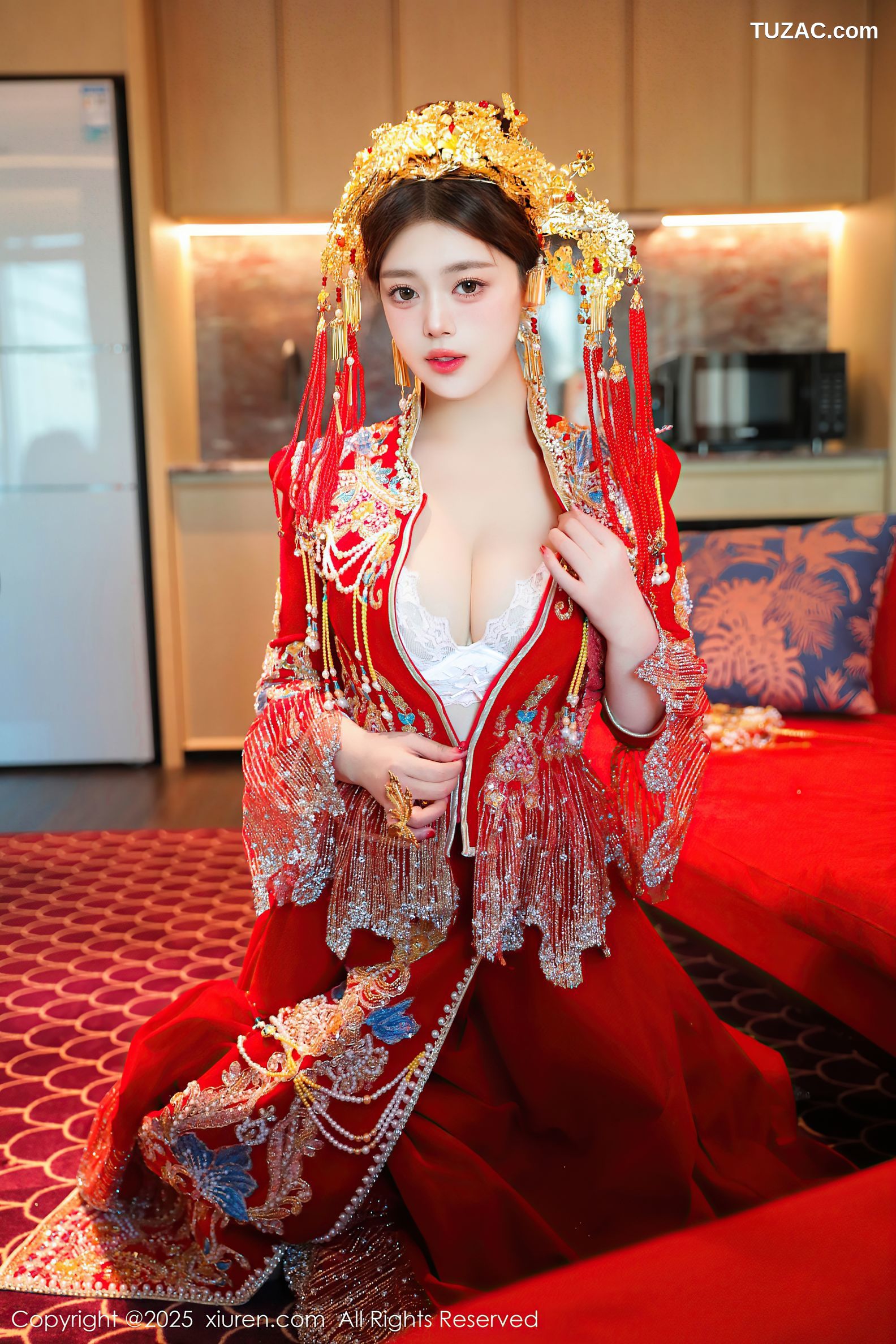 XiuRen秀人网-9823-蛋蛋宝-新春特辑-古风红装白蕾丝内衣爆乳-2025.01.25