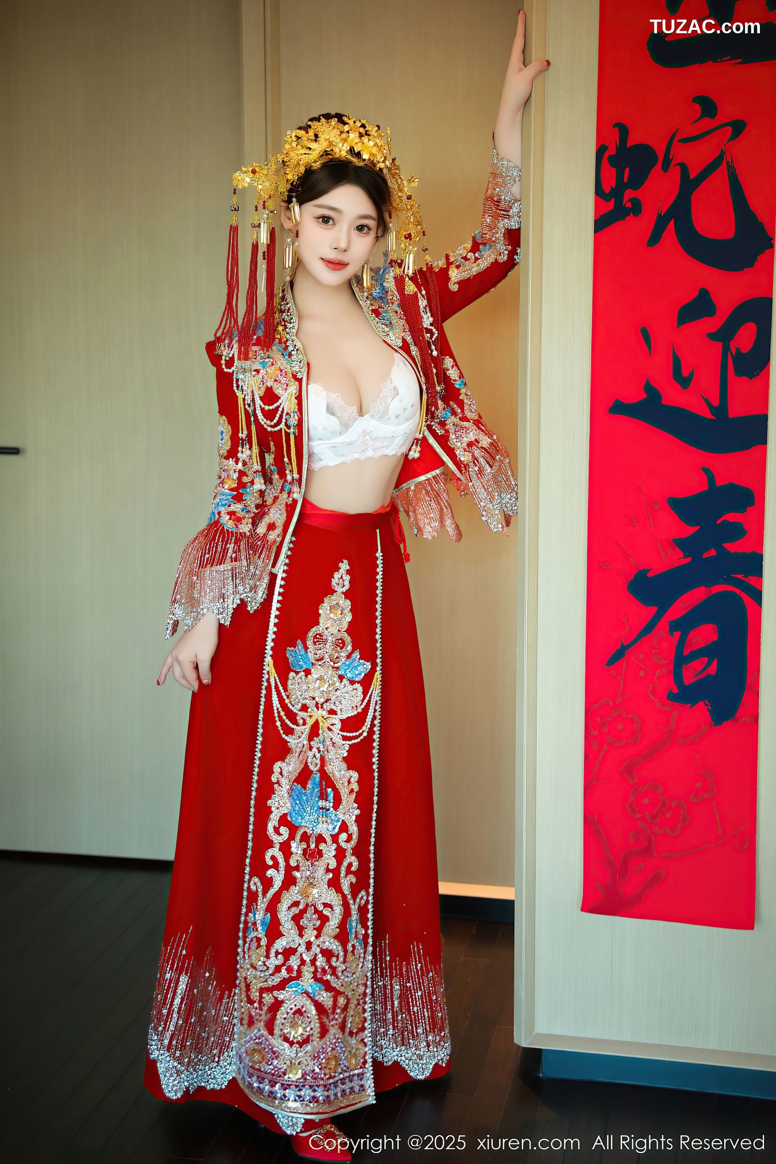 XiuRen秀人网-9823-蛋蛋宝-新春特辑-古风红装白蕾丝内衣爆乳-2025.01.25