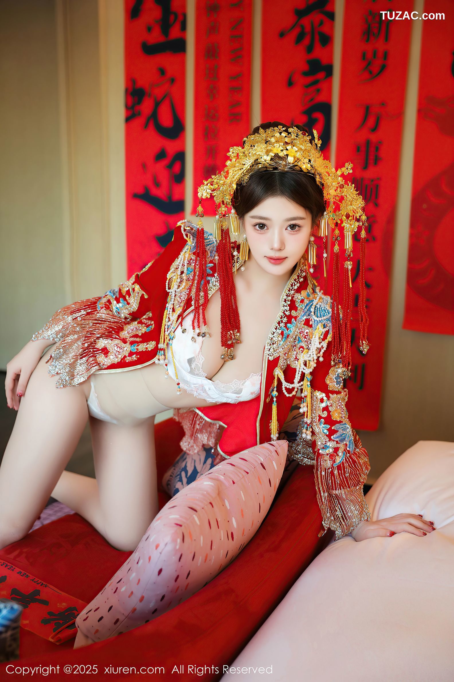 XiuRen秀人网-9823-蛋蛋宝-新春特辑-古风红装白蕾丝内衣爆乳-2025.01.25