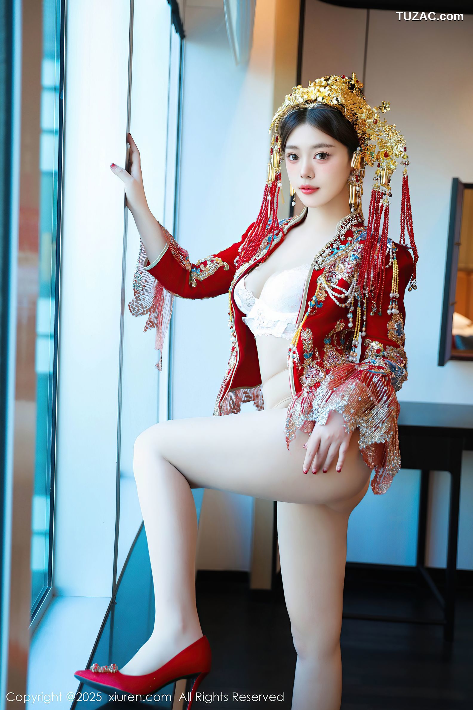 XiuRen秀人网-9823-蛋蛋宝-新春特辑-古风红装白蕾丝内衣爆乳-2025.01.25