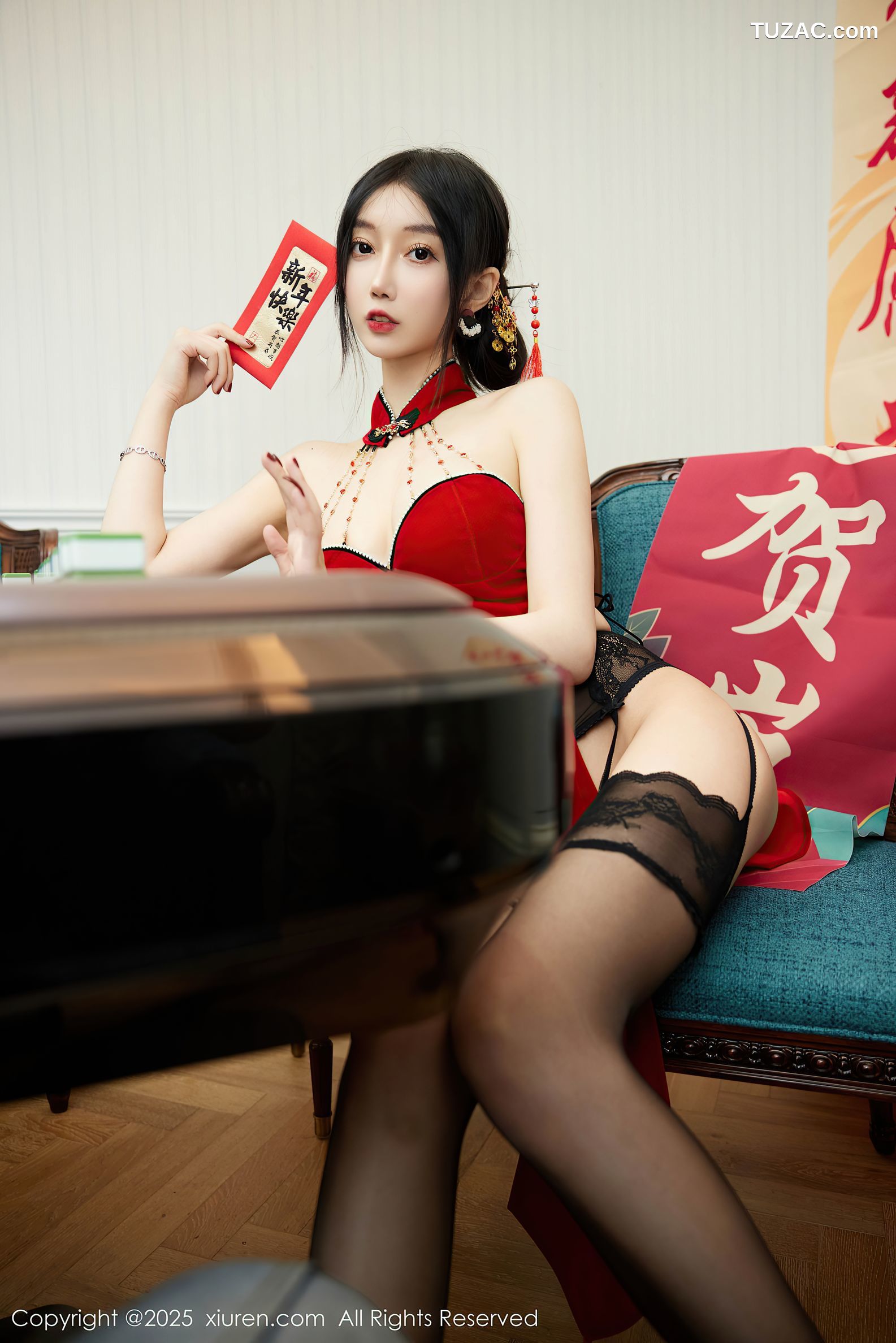 XiuRen秀人网-9826-玥儿玥er-新春特辑红色礼裙黑蕾丝情趣内衣黑丝-2025.01.26