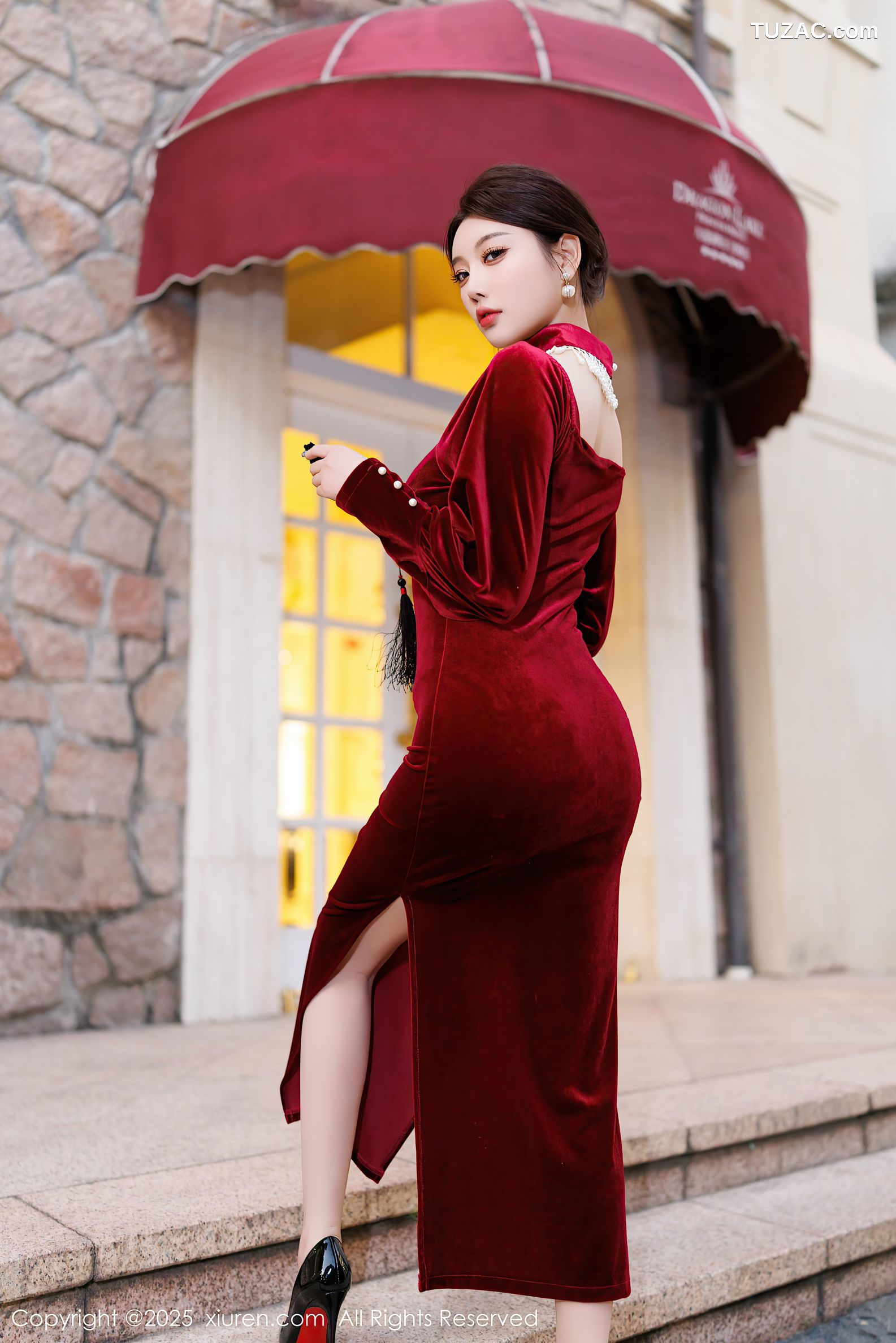 XiuRen秀人网-9831-杨晨晨Yome-暗红礼裙红蕾丝内衣性感旗袍-2025.01.26