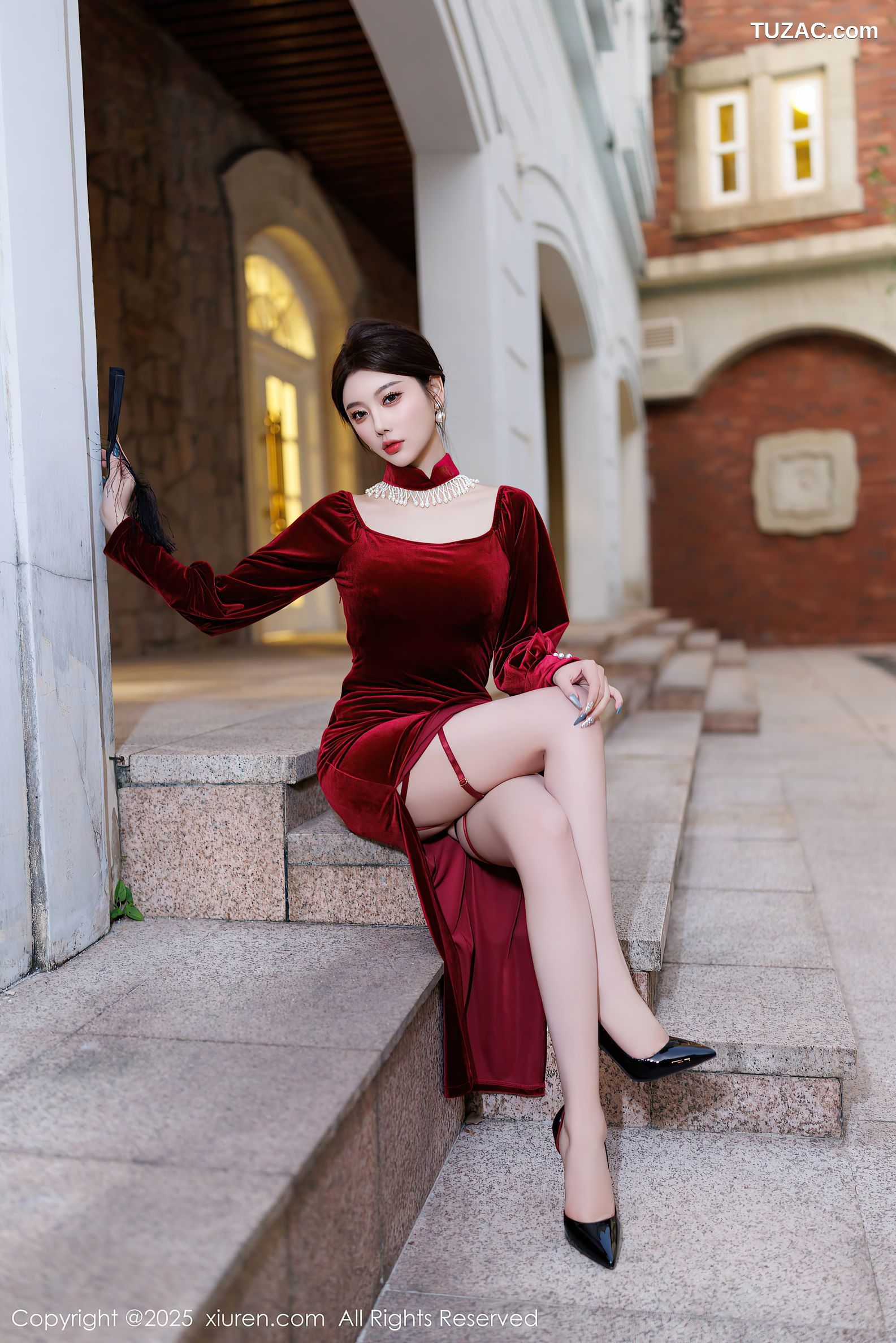 XiuRen秀人网-9831-杨晨晨Yome-暗红礼裙红蕾丝内衣性感旗袍-2025.01.26