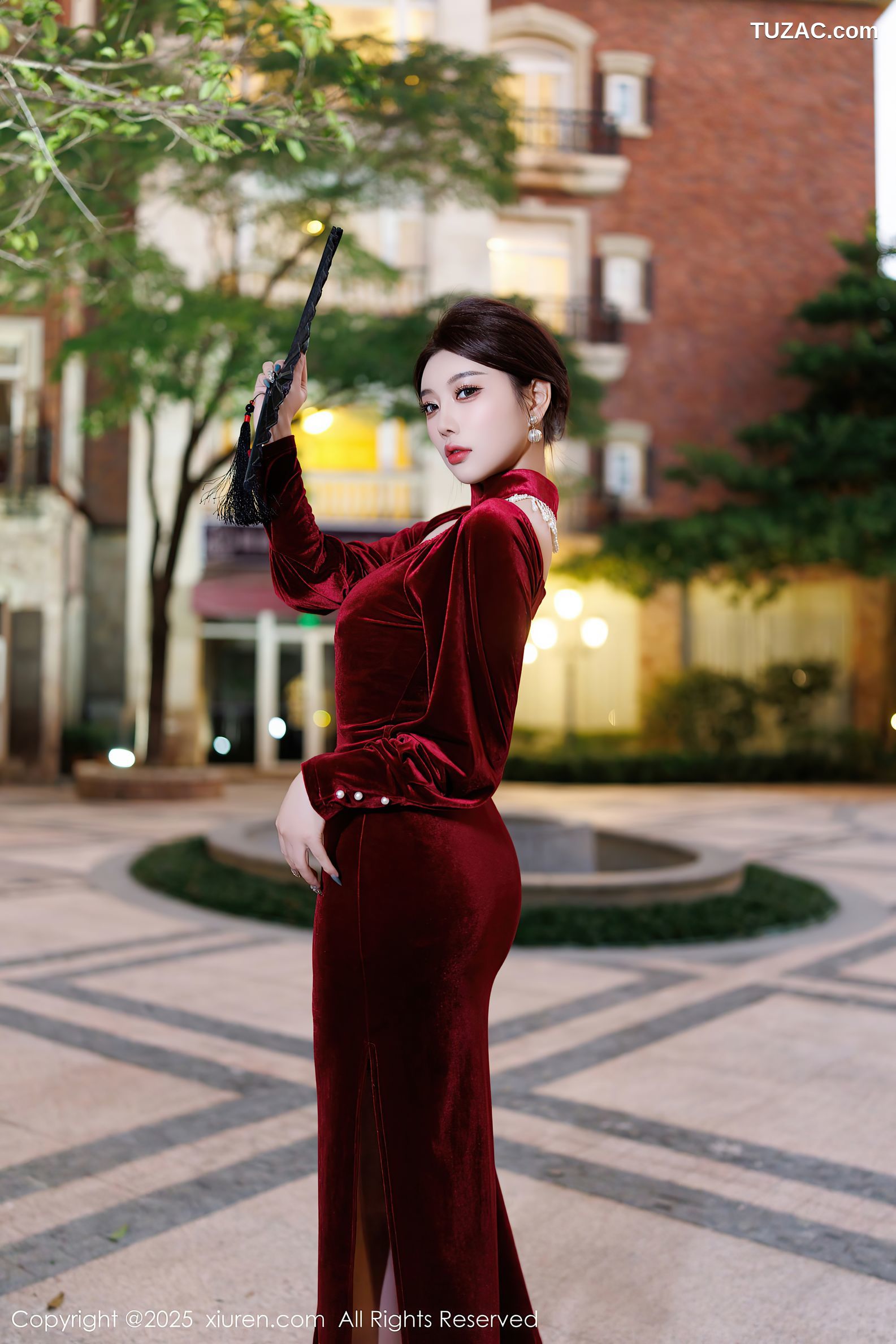 XiuRen秀人网-9831-杨晨晨Yome-暗红礼裙红蕾丝内衣性感旗袍-2025.01.26