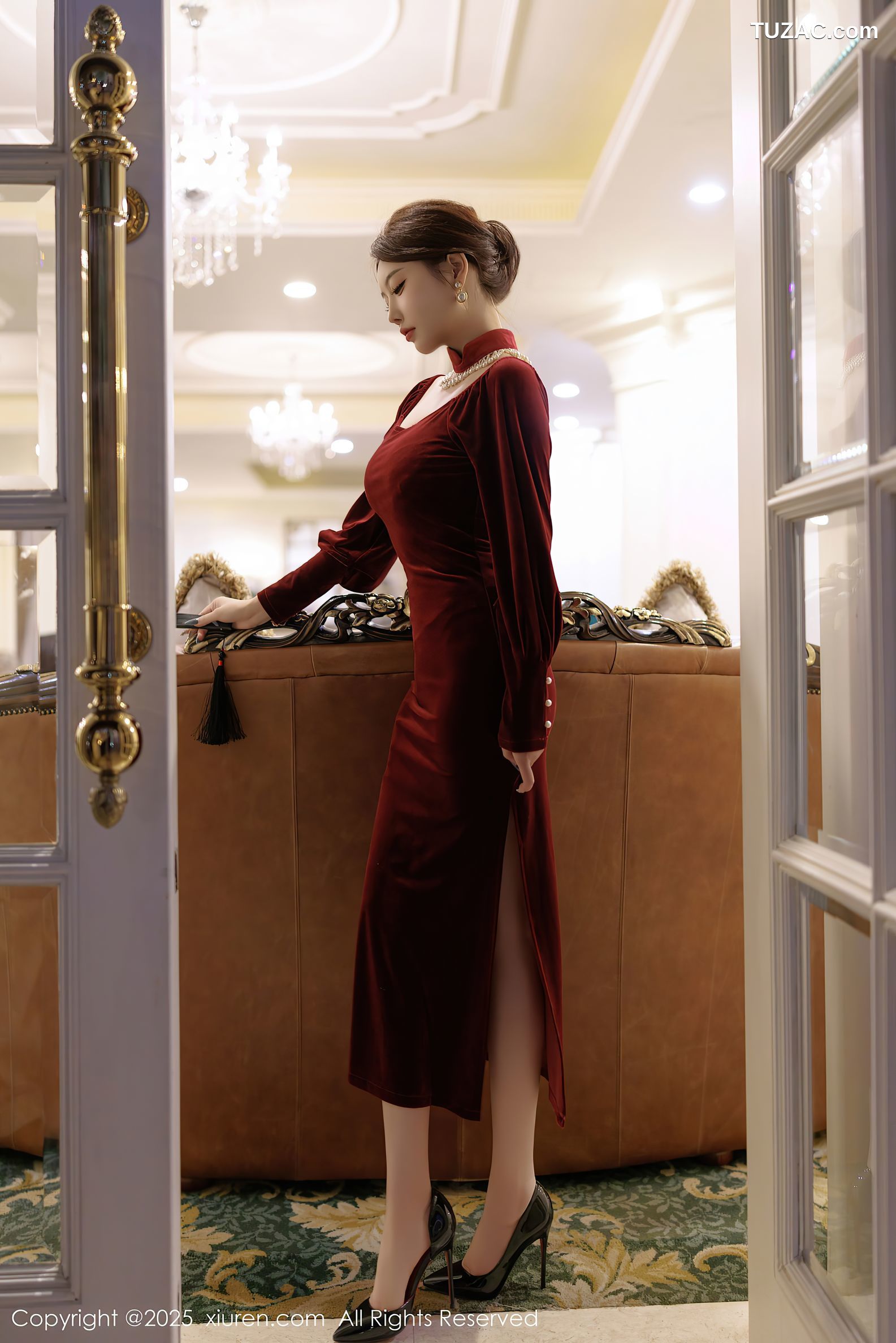 XiuRen秀人网-9831-杨晨晨Yome-暗红礼裙红蕾丝内衣性感旗袍-2025.01.26