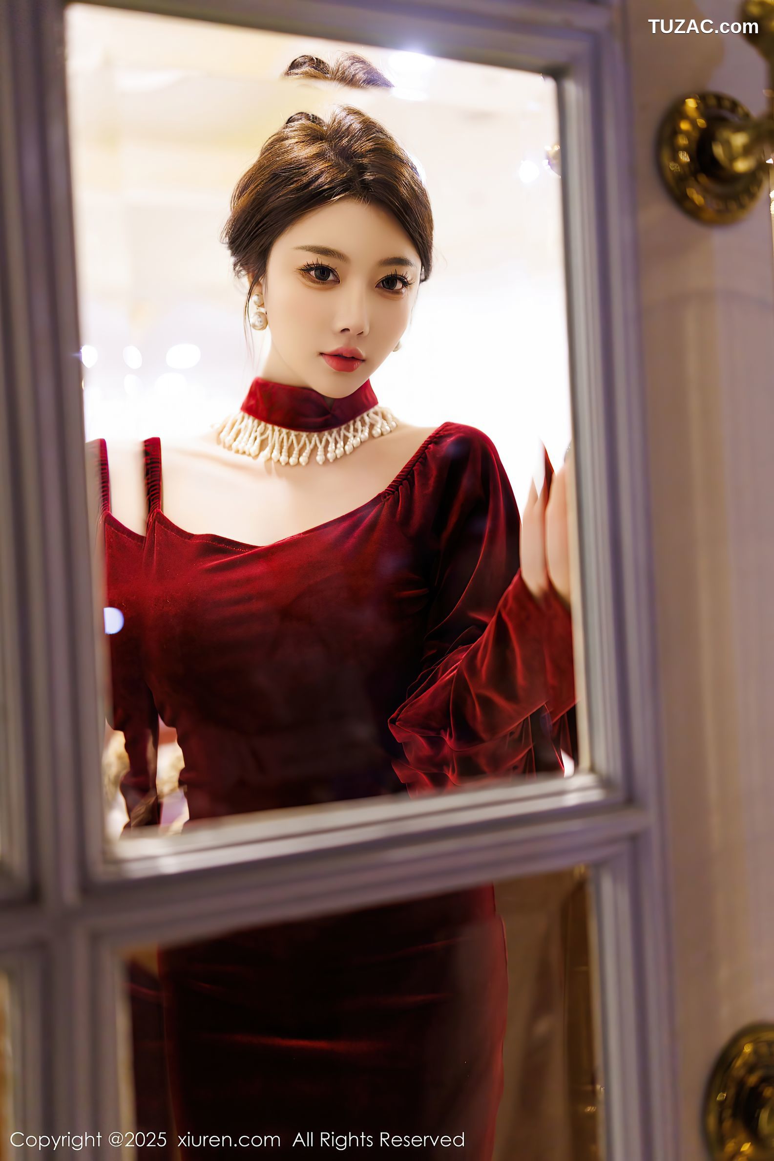 XiuRen秀人网-9831-杨晨晨Yome-暗红礼裙红蕾丝内衣性感旗袍-2025.01.26