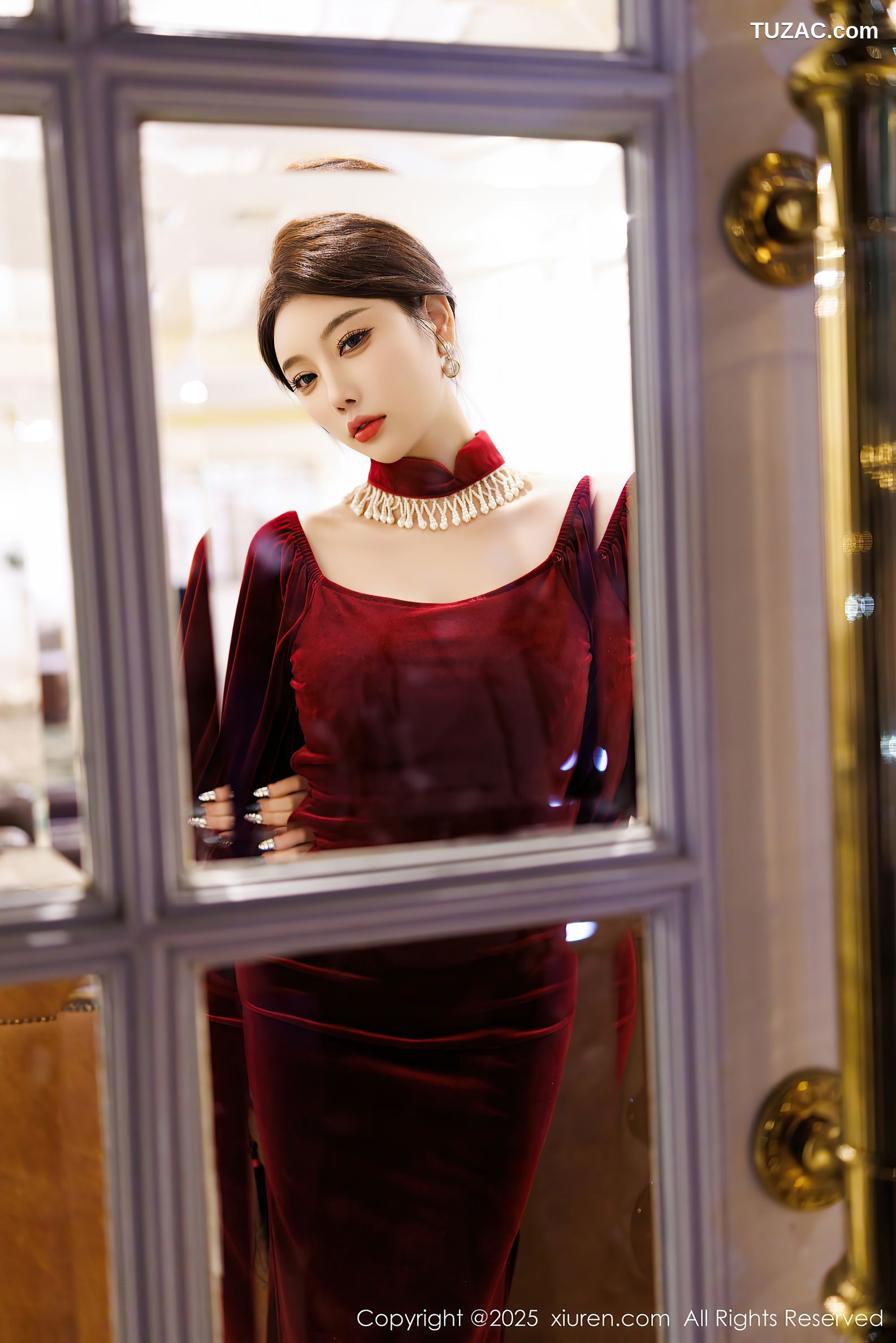 XiuRen秀人网-9831-杨晨晨Yome-暗红礼裙红蕾丝内衣性感旗袍-2025.01.26