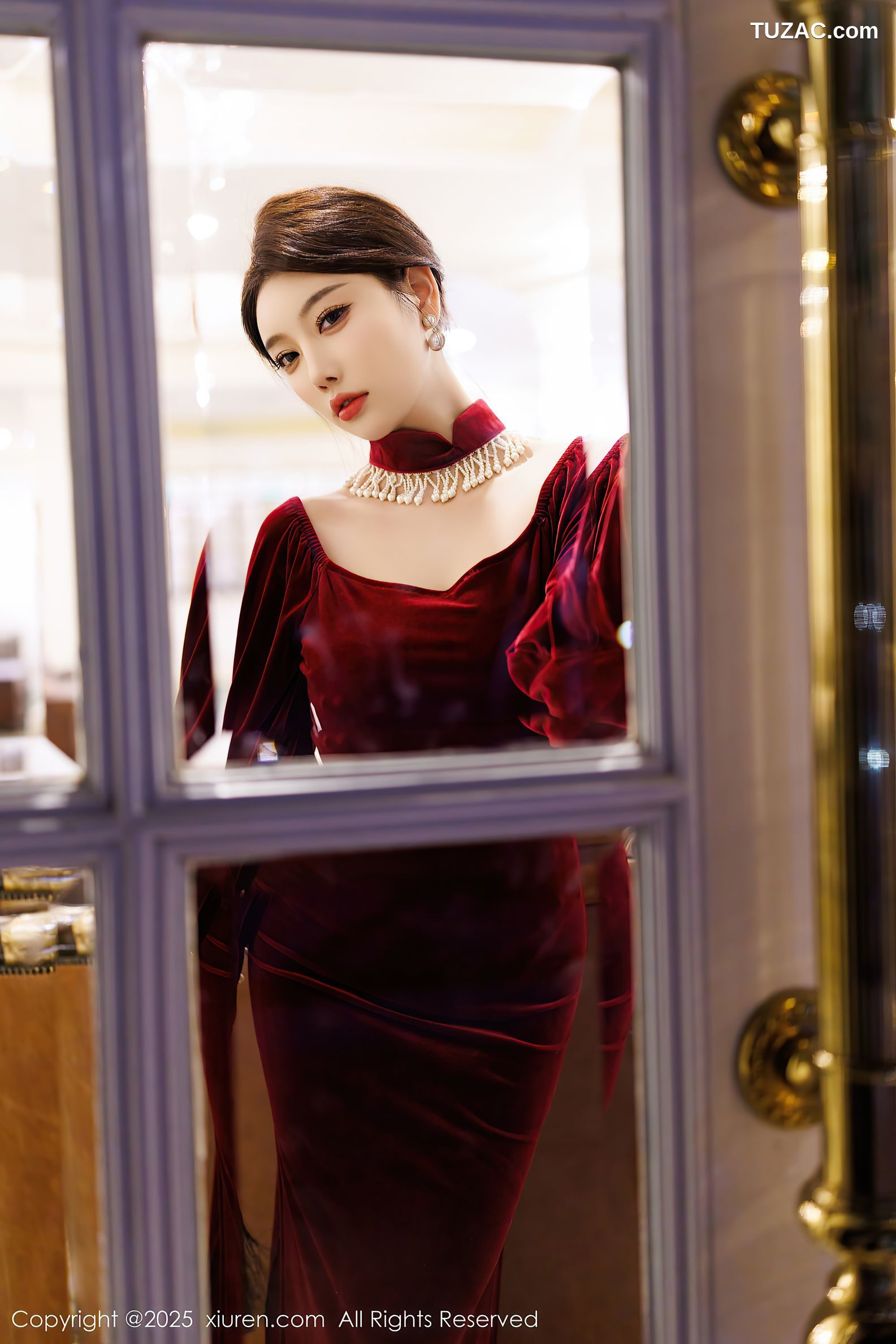 XiuRen秀人网-9831-杨晨晨Yome-暗红礼裙红蕾丝内衣性感旗袍-2025.01.26