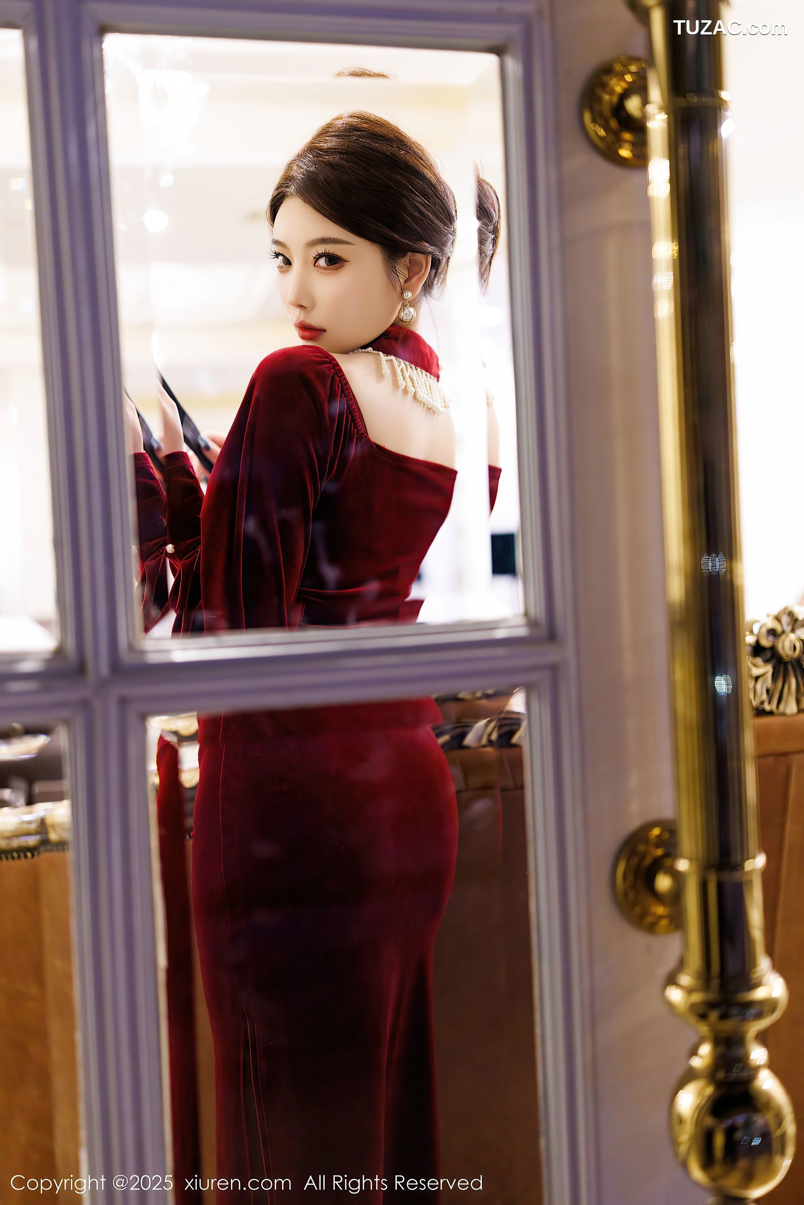 XiuRen秀人网-9831-杨晨晨Yome-暗红礼裙红蕾丝内衣性感旗袍-2025.01.26