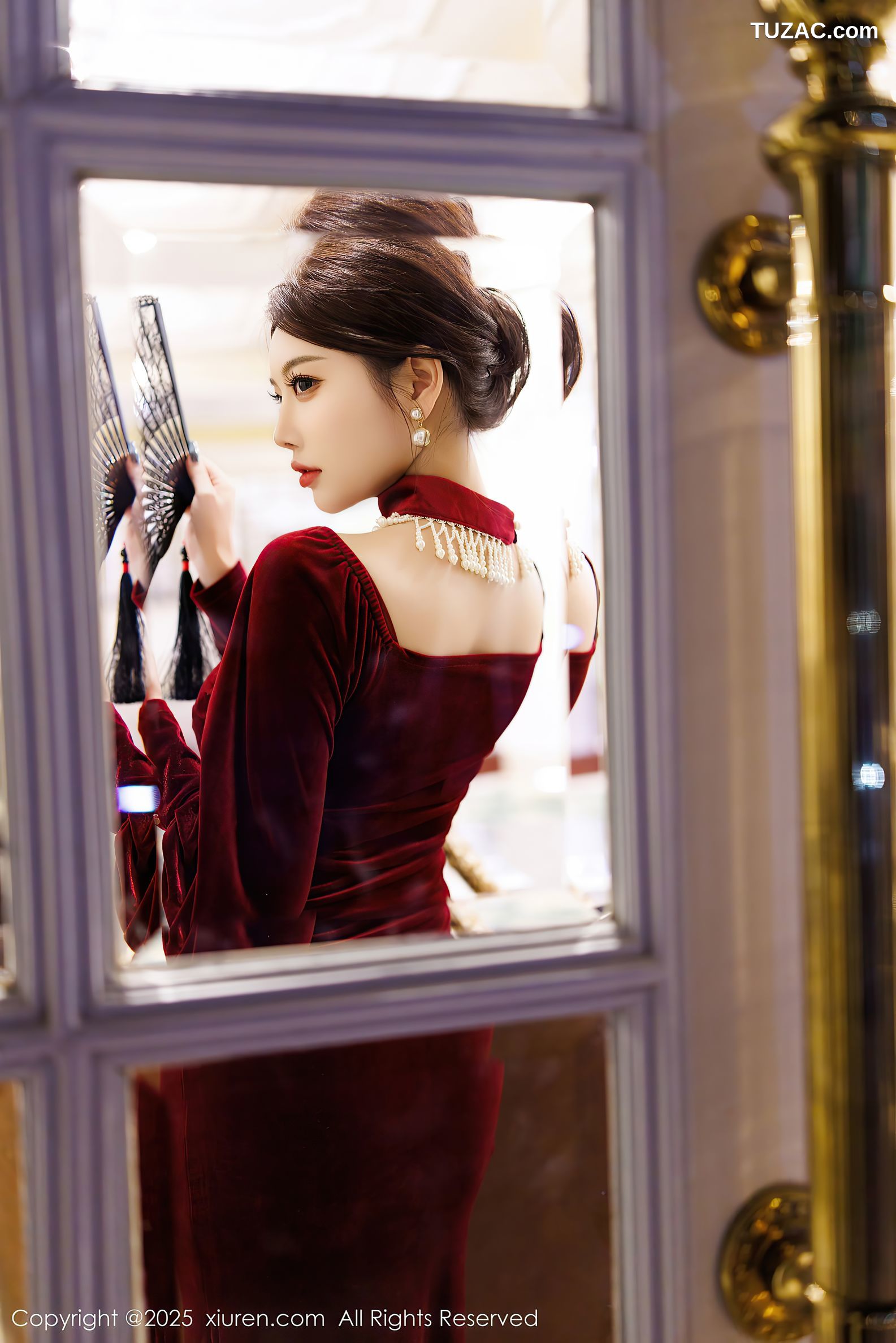 XiuRen秀人网-9831-杨晨晨Yome-暗红礼裙红蕾丝内衣性感旗袍-2025.01.26