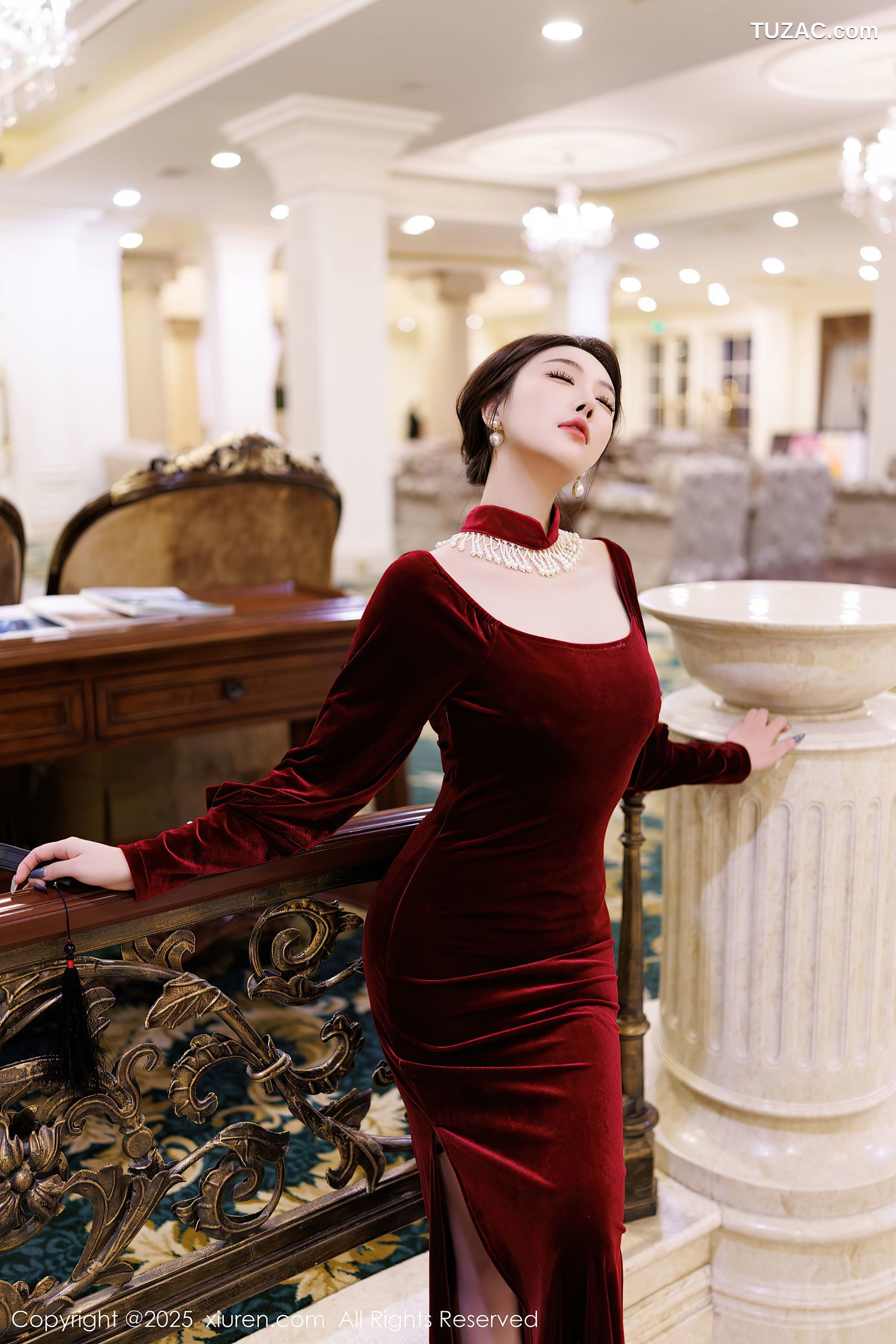 XiuRen秀人网-9831-杨晨晨Yome-暗红礼裙红蕾丝内衣性感旗袍-2025.01.26