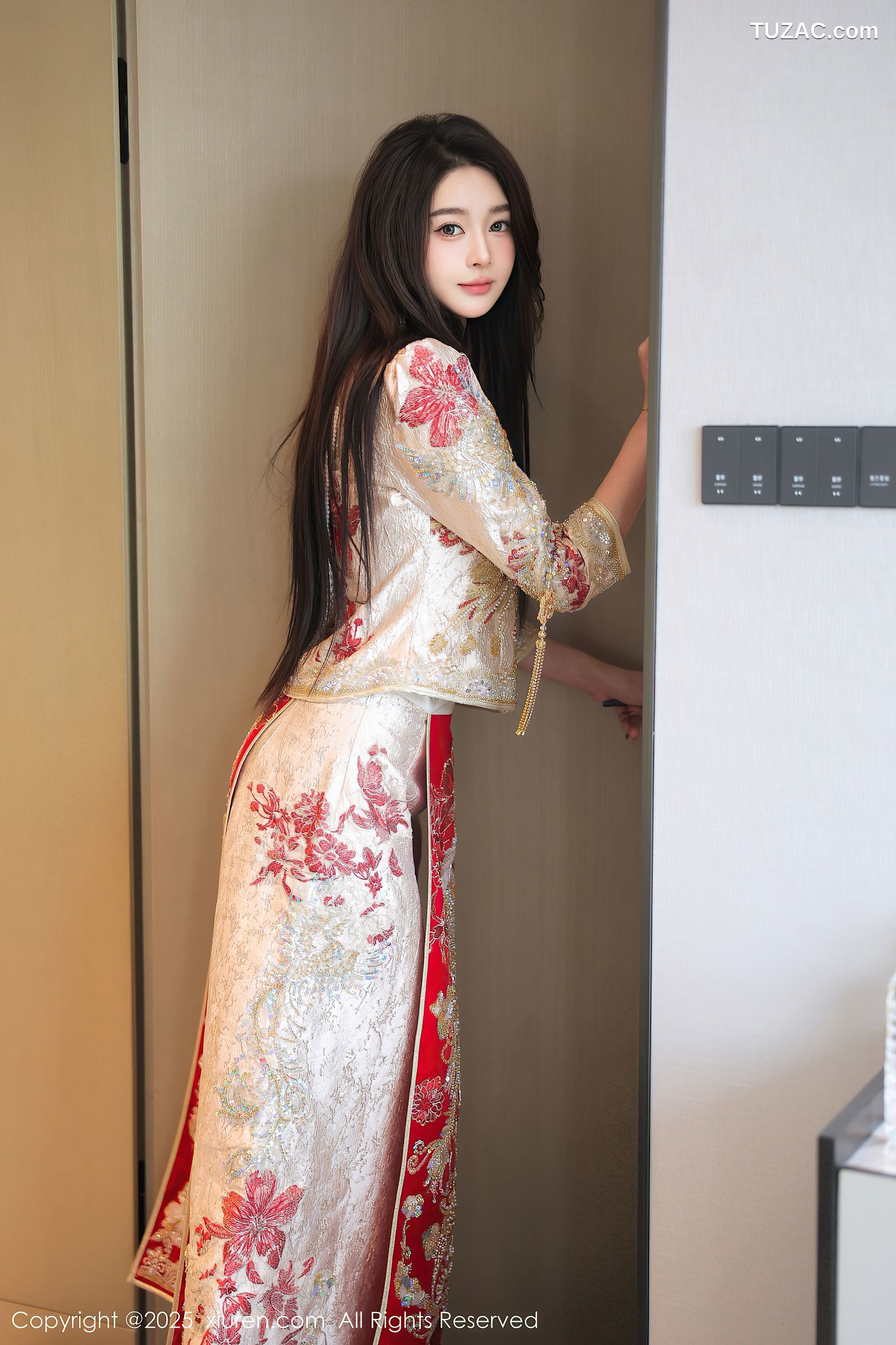 XiuRen秀人网-9833-Candy糖糖-新年特辑-新娘红装情趣红色内衣爆乳-2025.01.26