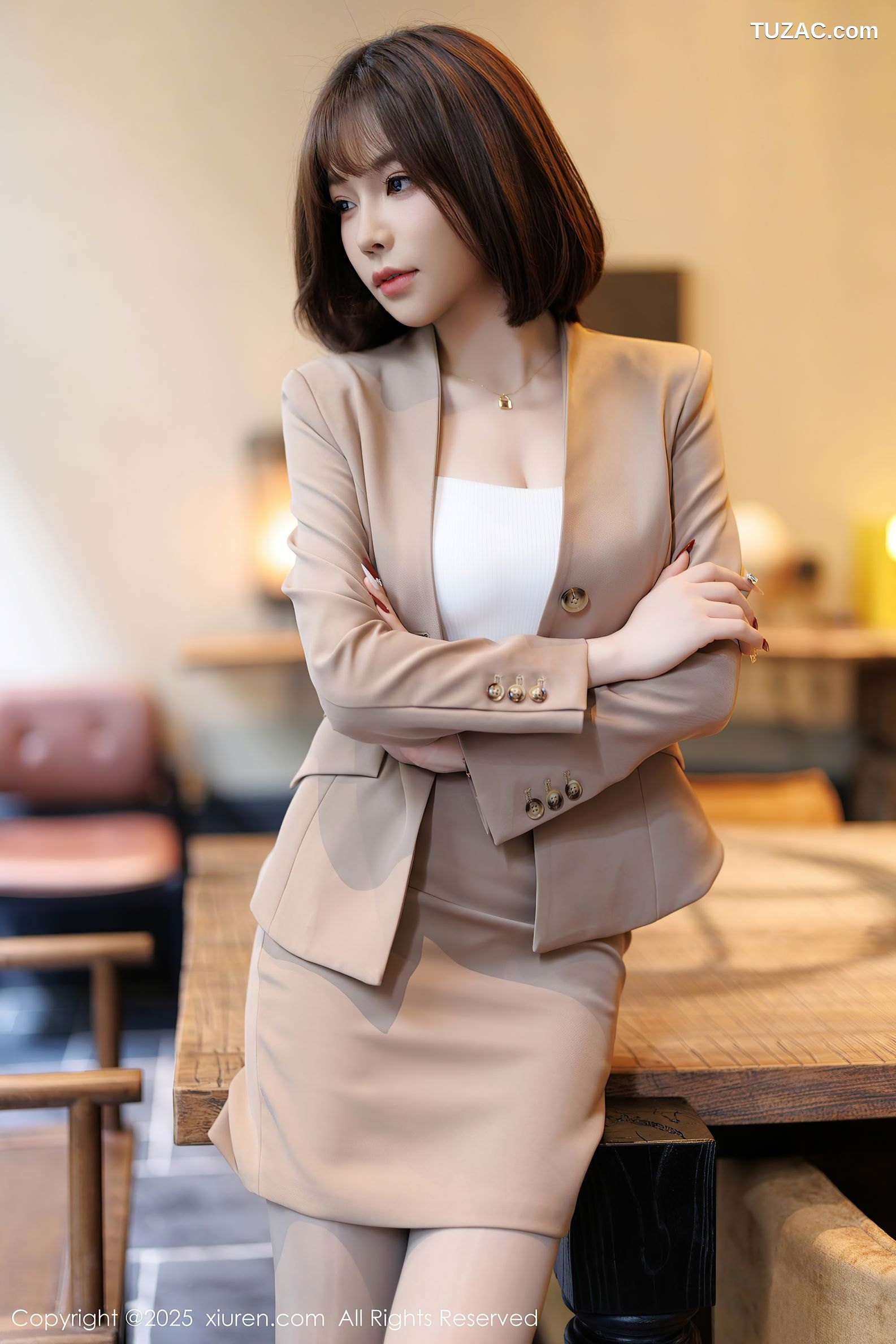 XiuRen秀人网-9844-徐莉芝Booty-短发气质OL米色裙装-黑蕾丝内衣黑丝-2025.02.06