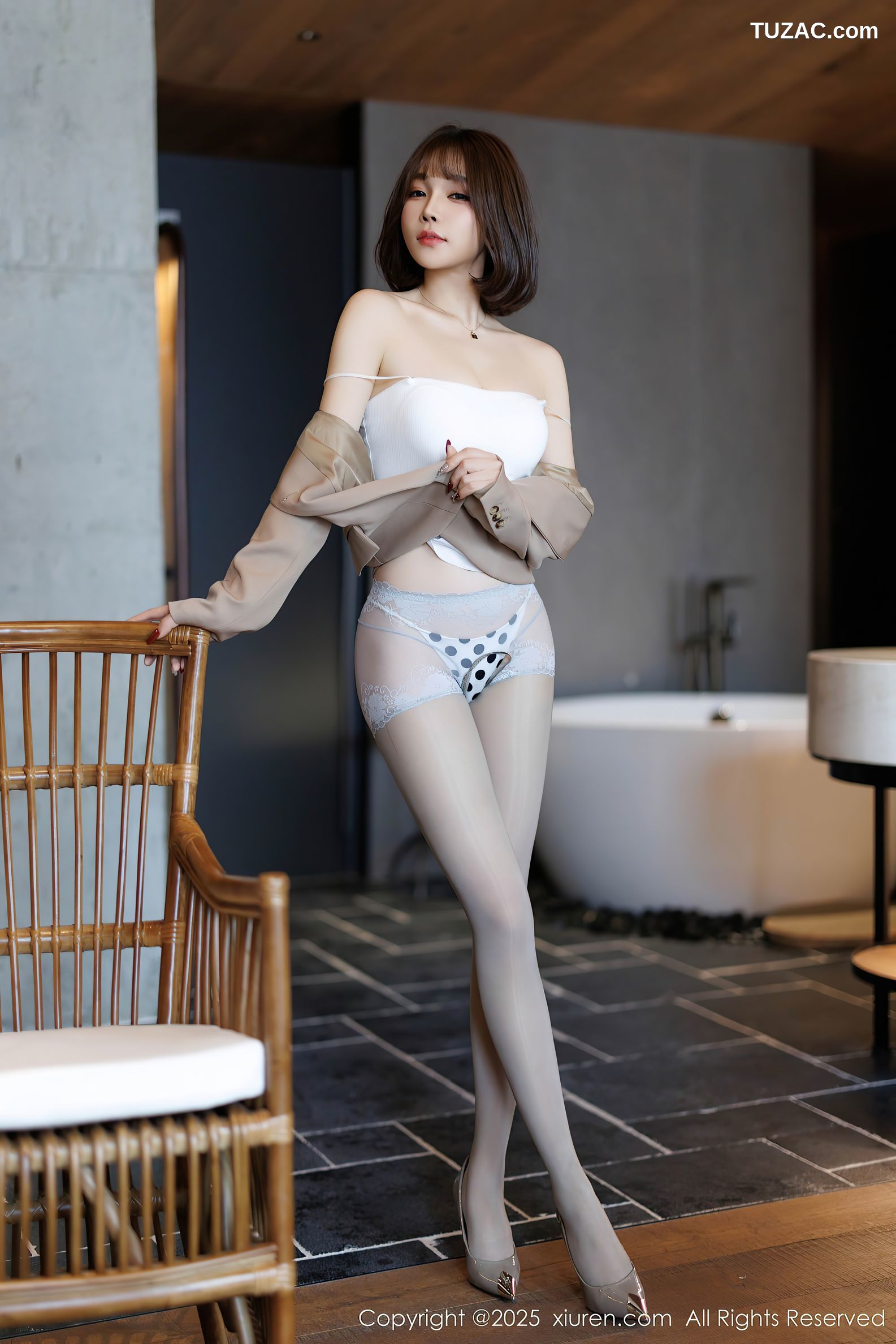 XiuRen秀人网-9844-徐莉芝Booty-短发气质OL米色裙装-黑蕾丝内衣黑丝-2025.02.06