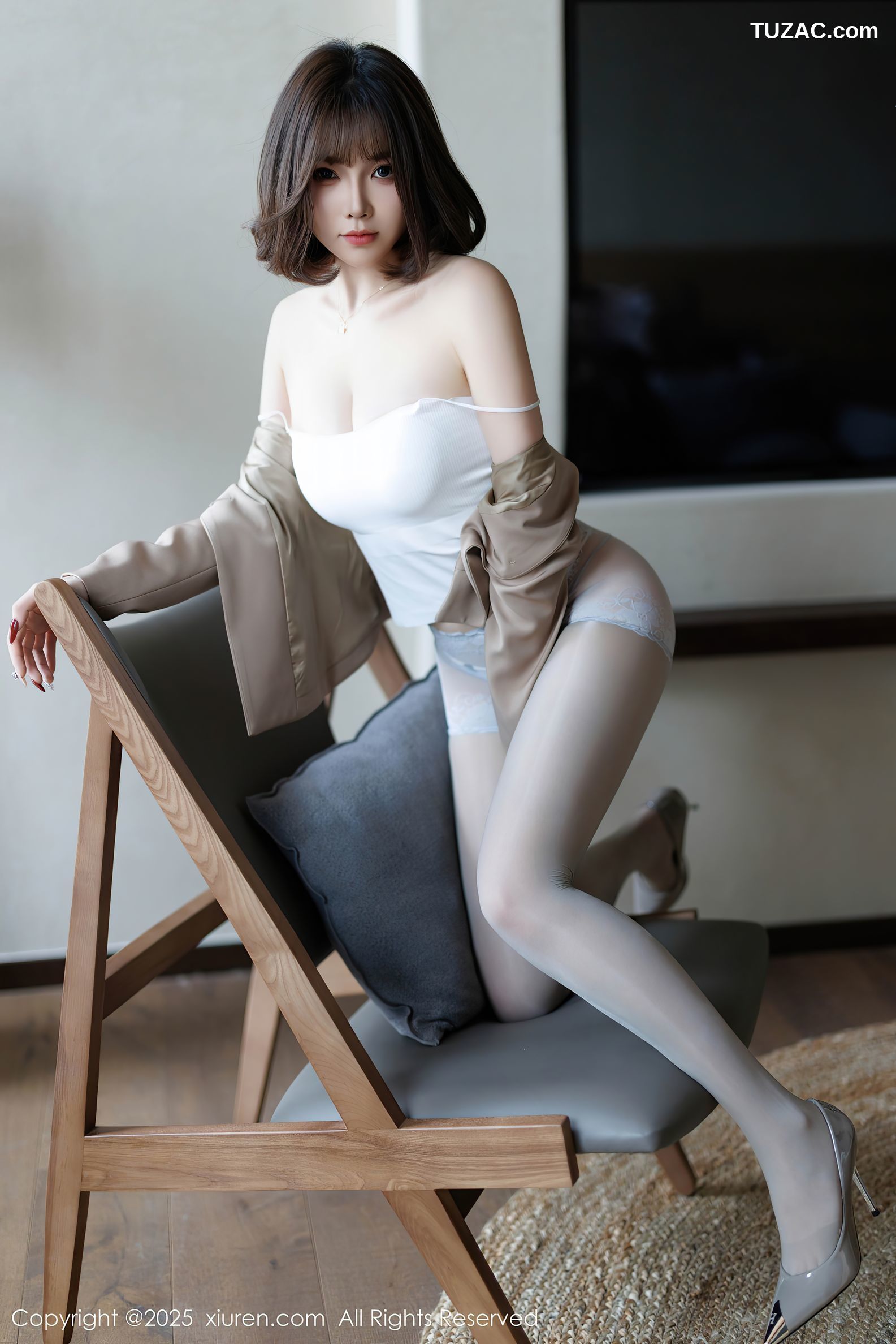 XiuRen秀人网-9844-徐莉芝Booty-短发气质OL米色裙装-黑蕾丝内衣黑丝-2025.02.06