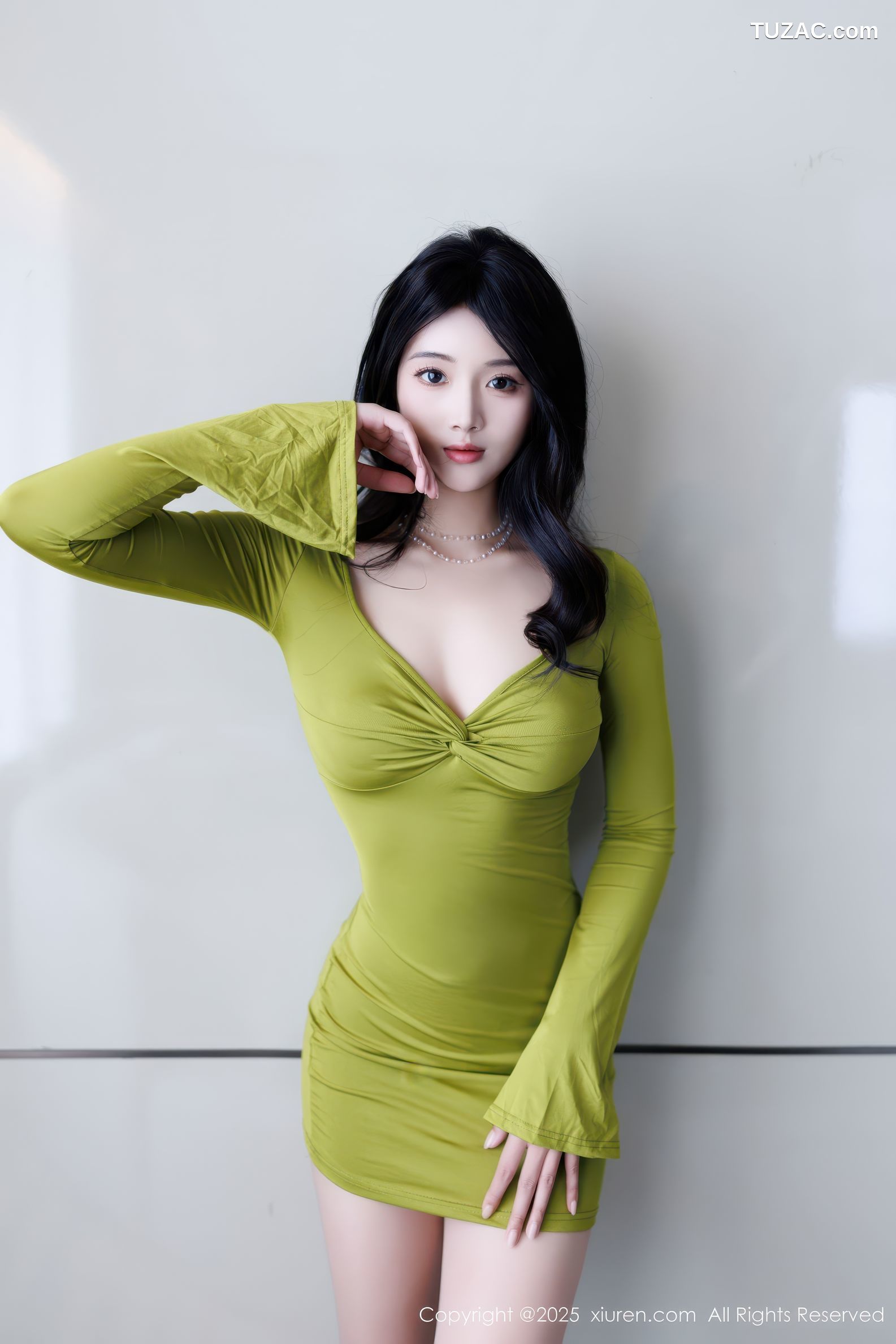 XiuRen秀人网-9849-南乔-浅绿色连衣短裙白色丝袜美腿-2025.02.07