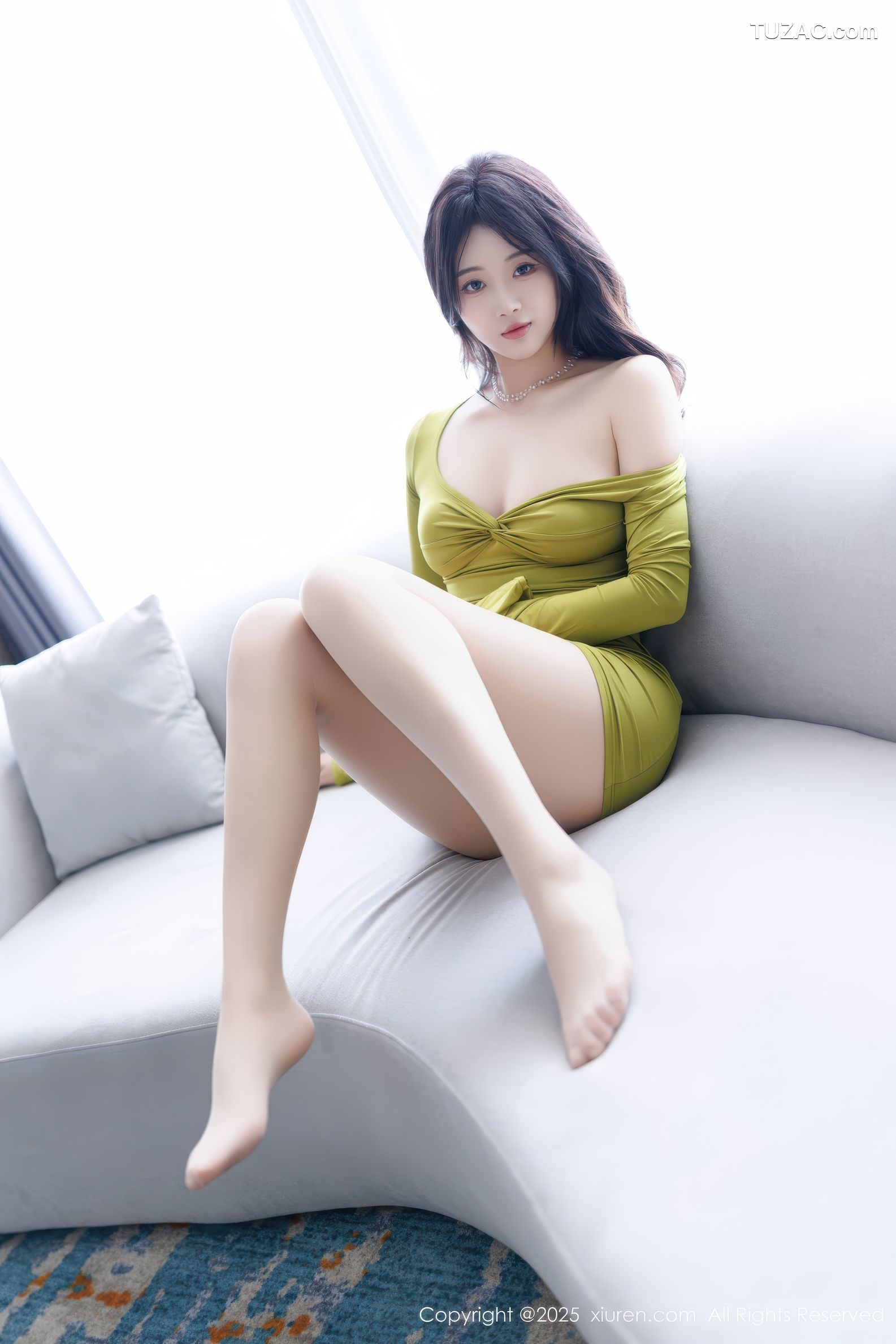 XiuRen秀人网-9849-南乔-浅绿色连衣短裙白色丝袜美腿-2025.02.07