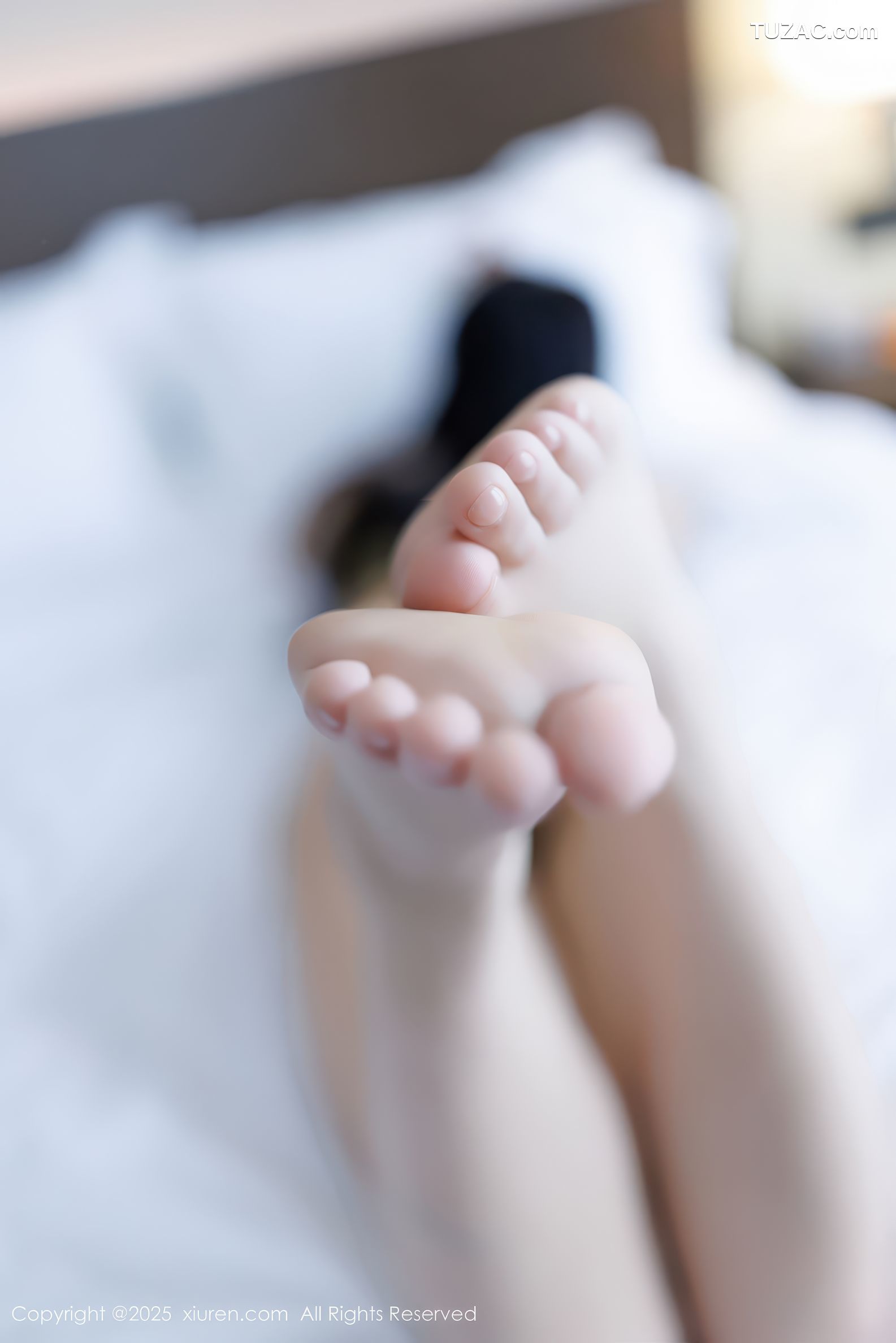 XiuRen秀人网-9849-南乔-浅绿色连衣短裙白色丝袜美腿-2025.02.07