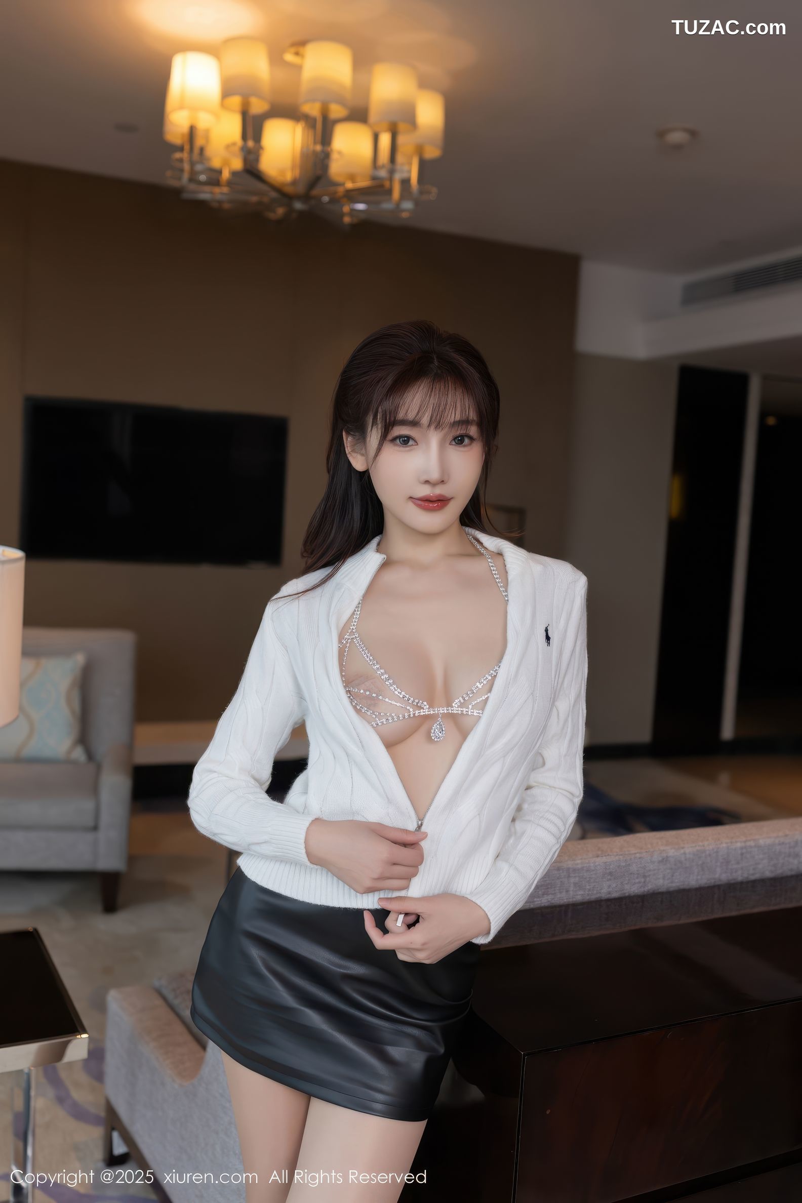 XiuRen秀人网-9852-陆萱萱-白衫黑色皮裙珠链情趣内衣爆乳-2025.02.07