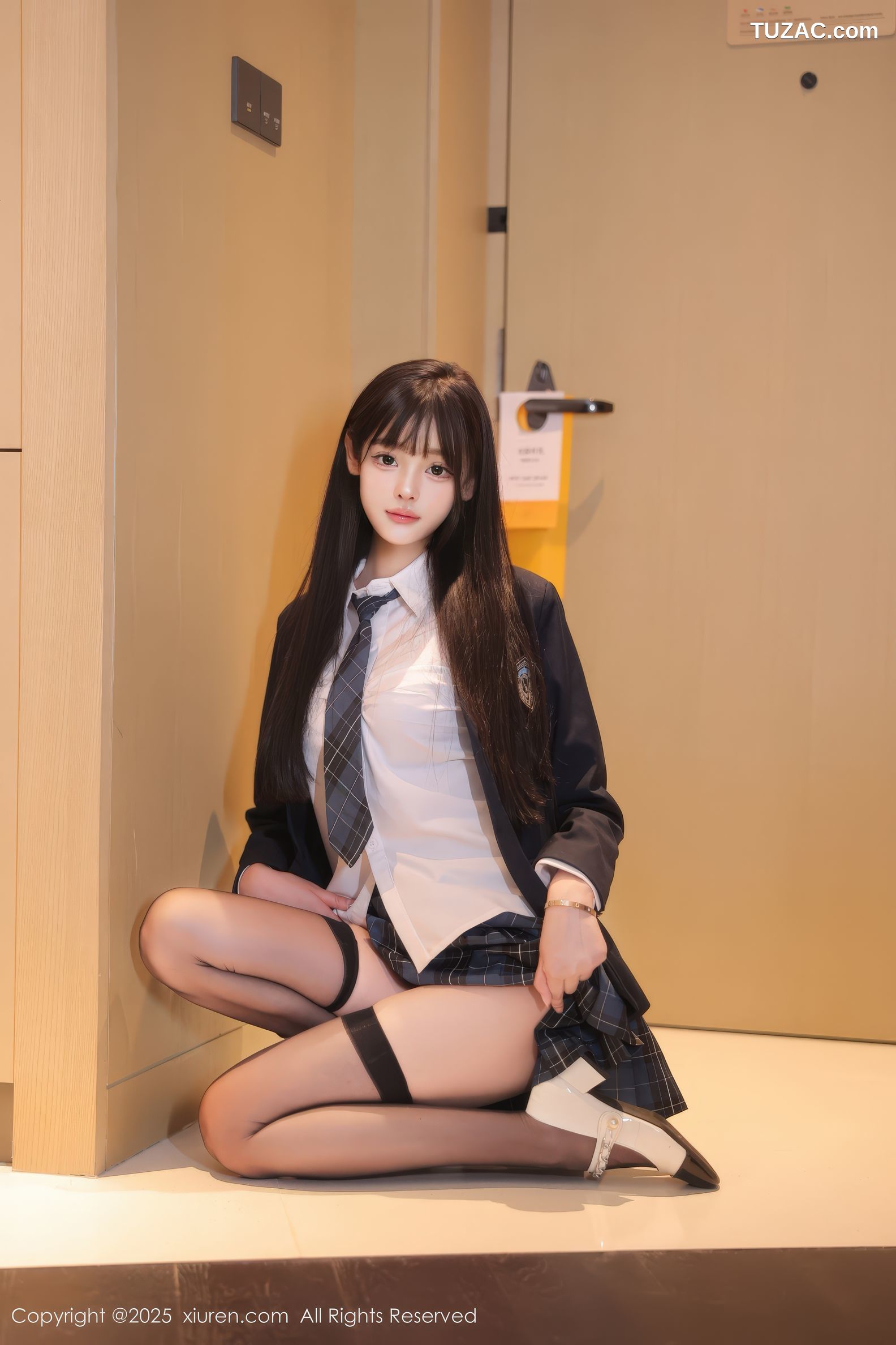 XiuRen秀人网-9853-余安安-黑外套白衬衫格子短裙清纯JK学生装黑蕾丝内衣黑丝爆乳-2025.02.08