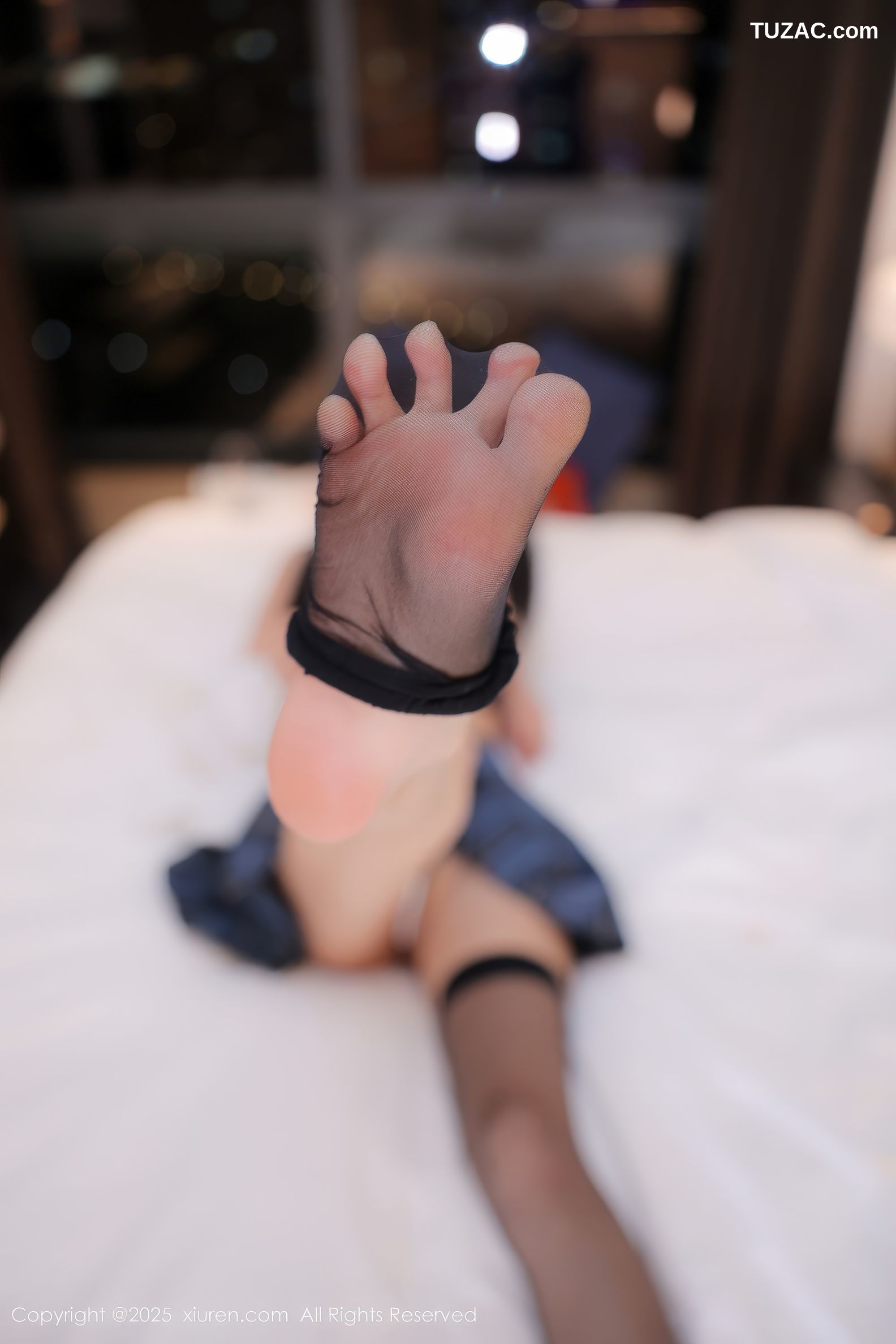 XiuRen秀人网-9853-余安安-黑外套白衬衫格子短裙清纯JK学生装黑蕾丝内衣黑丝爆乳-2025.02.08