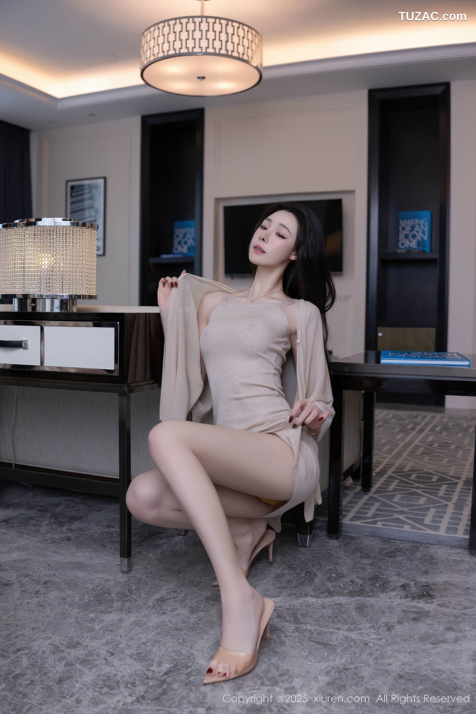 XiuRen秀人网-9858-小逗逗-米色针织连衣短裙真空凸点-2025.02.08