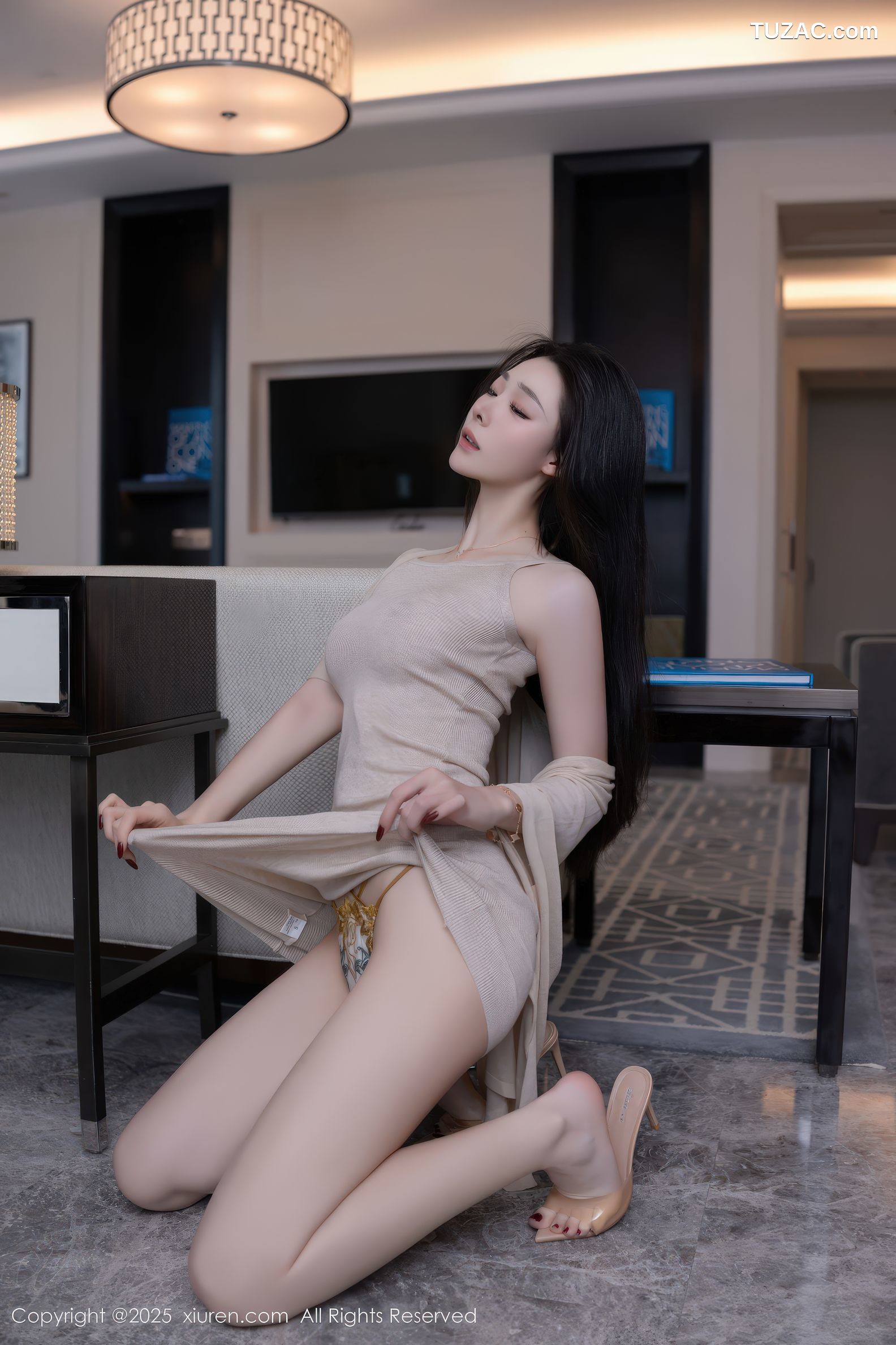 XiuRen秀人网-9858-小逗逗-米色针织连衣短裙真空凸点-2025.02.08