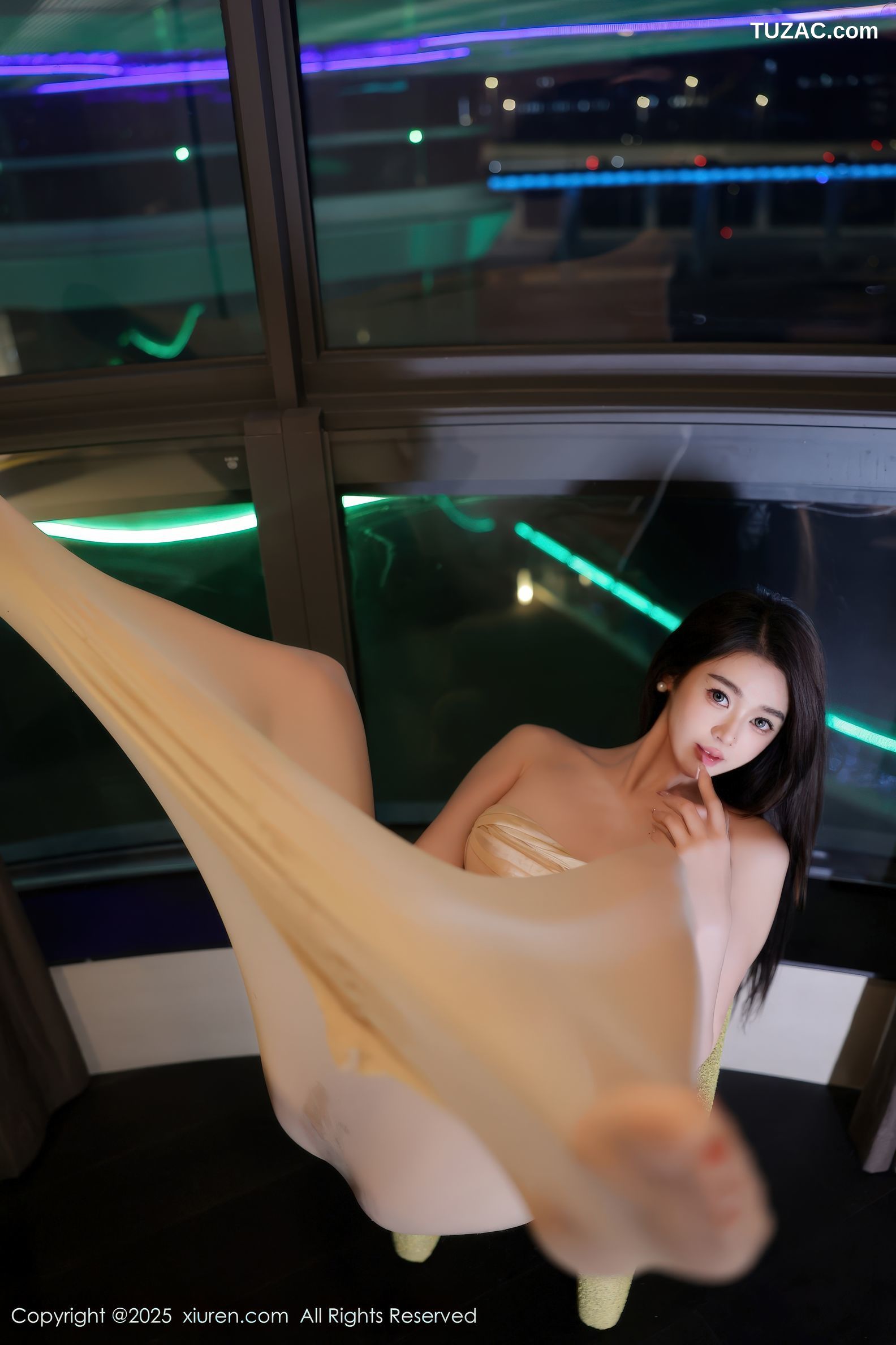 XiuRen秀人网-9860-Candy糖糖-轻透连体肉丝真空爆乳-2025.02.08