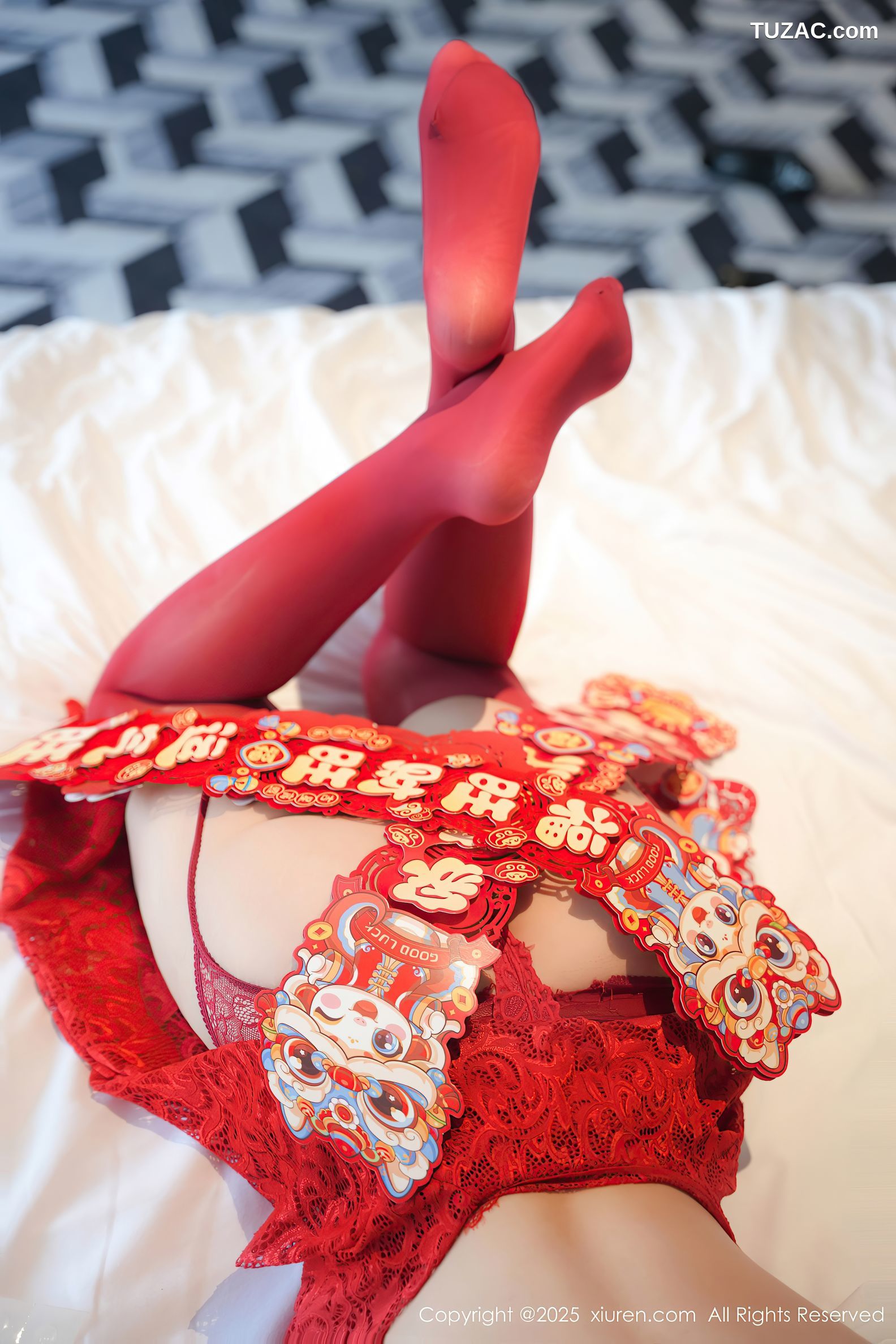 XiuRen秀人网-9862-油田溪溪-新春主题-红色蕾丝情趣内衣红丝袜爆乳-2025.02.10