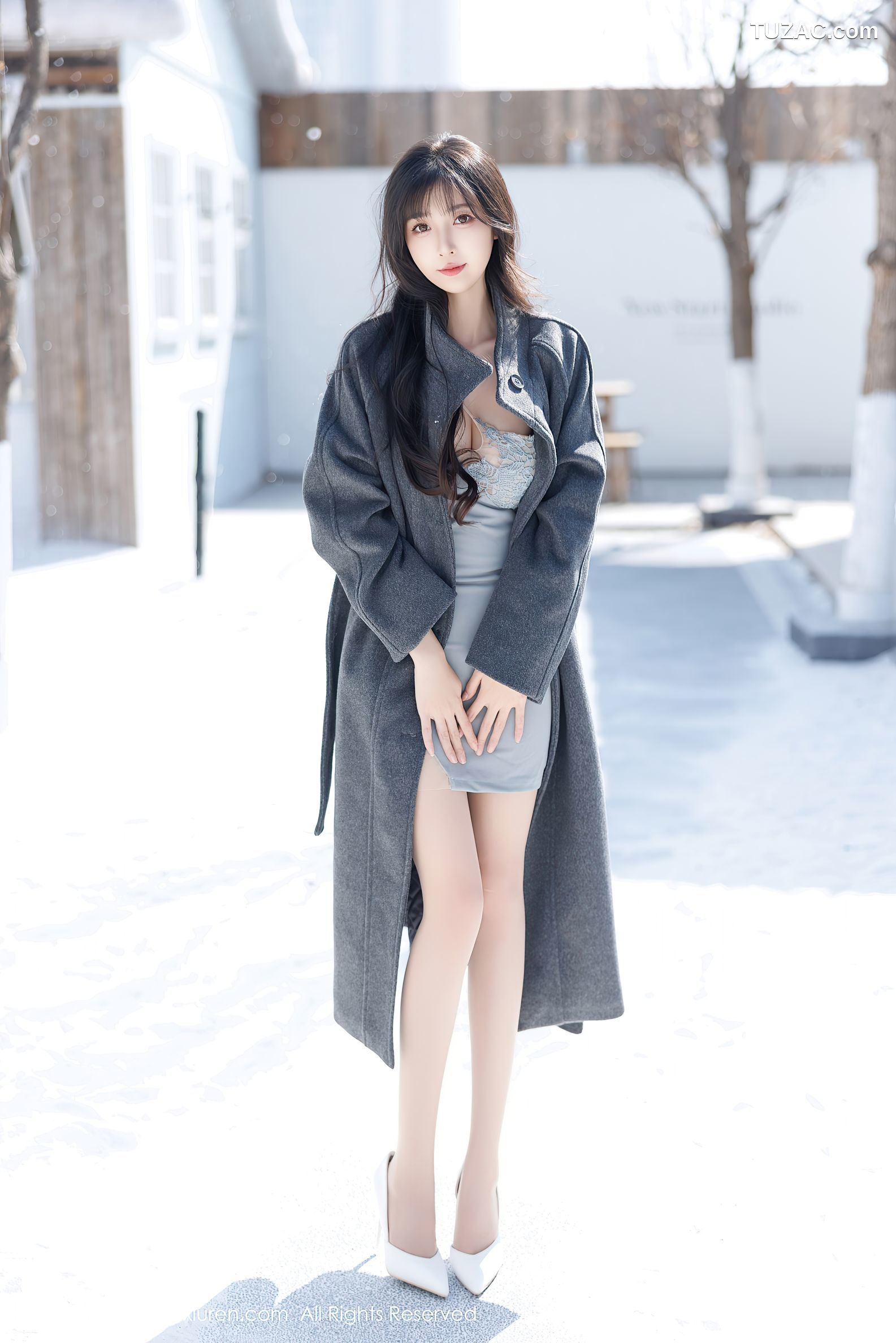 XiuRen秀人网-9863-林星阑-黑大衣灰裙雪景-白色情趣内衣-2025.02.10