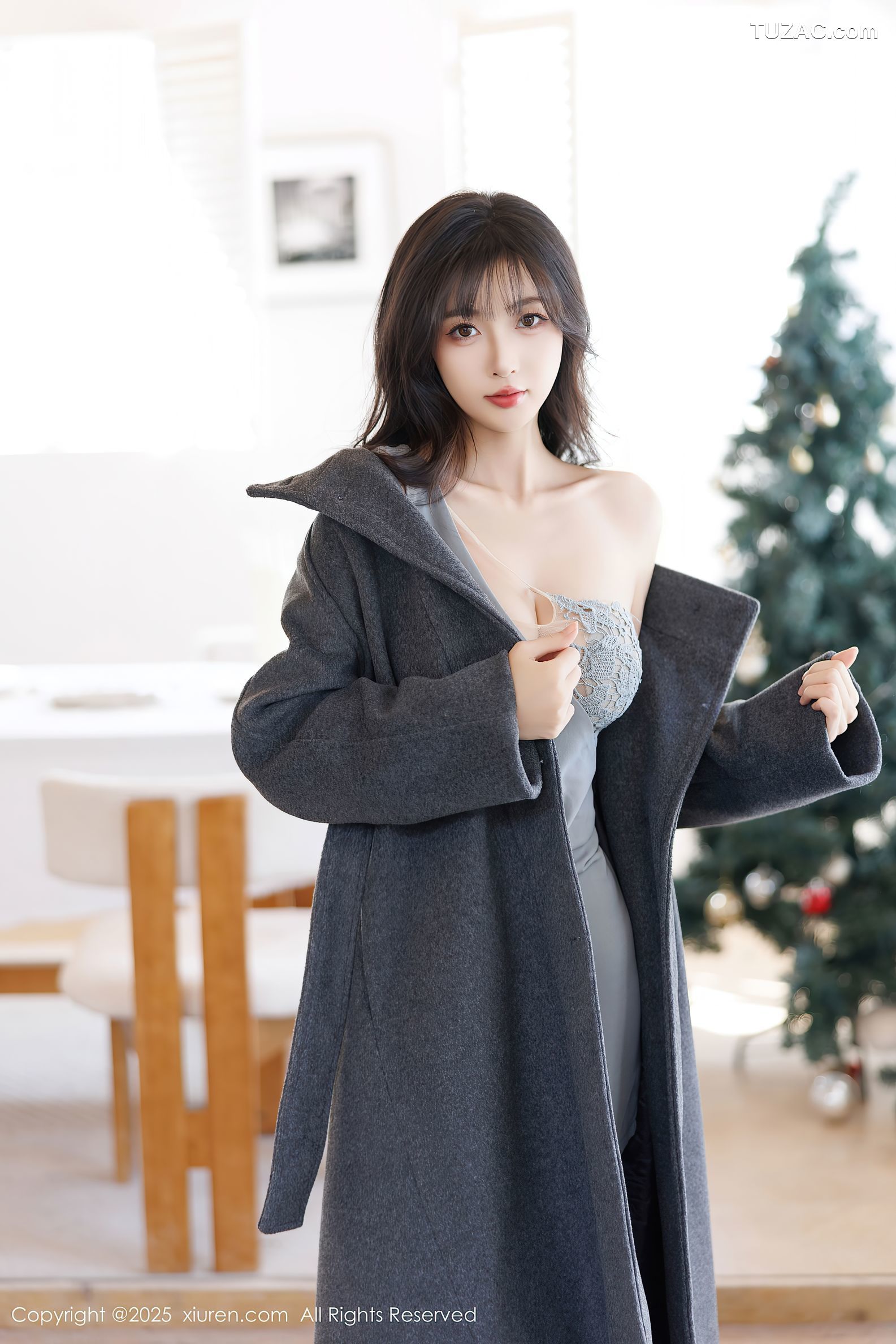 XiuRen秀人网-9863-林星阑-黑大衣灰裙雪景-白色情趣内衣-2025.02.10