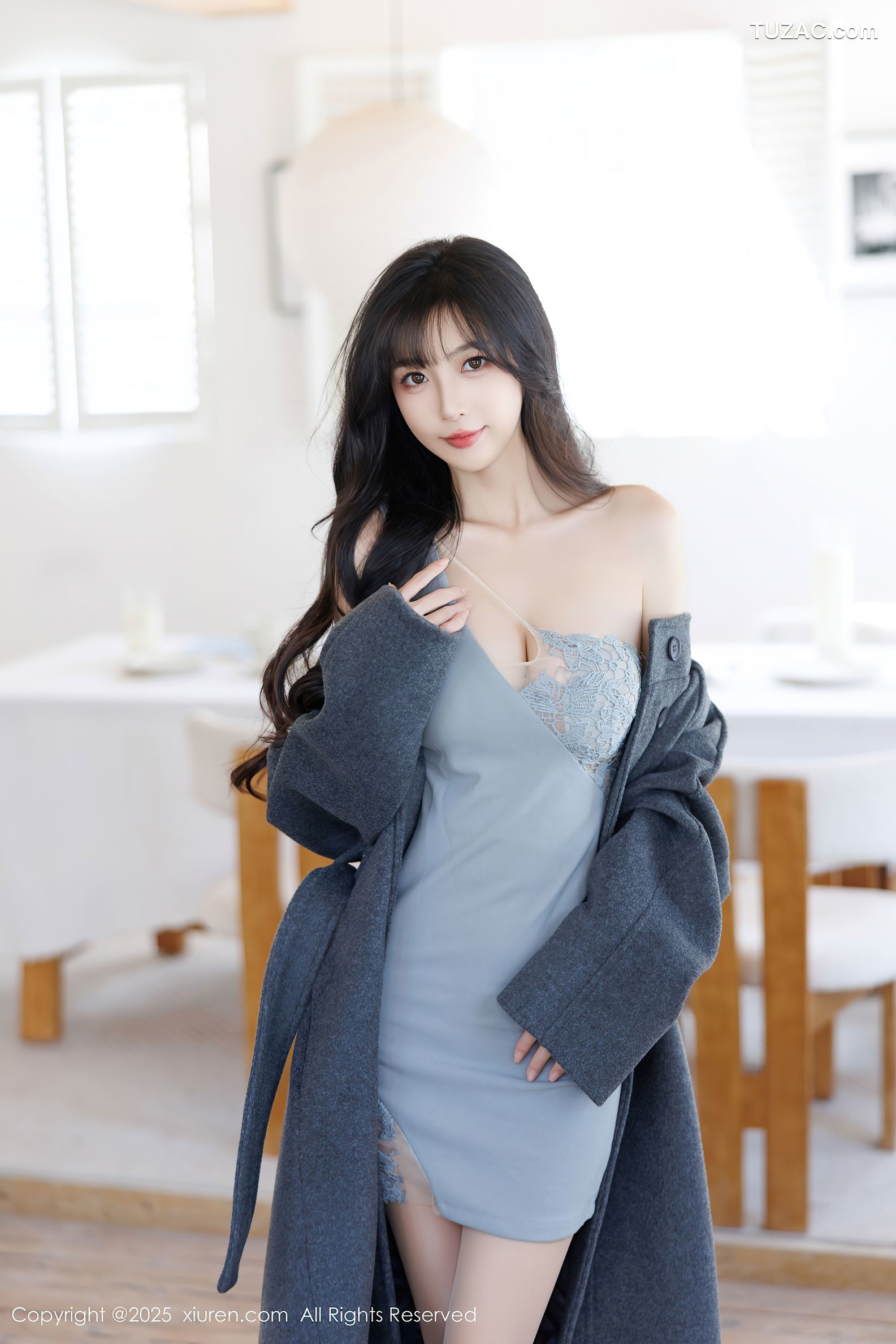 XiuRen秀人网-9863-林星阑-黑大衣灰裙雪景-白色情趣内衣-2025.02.10