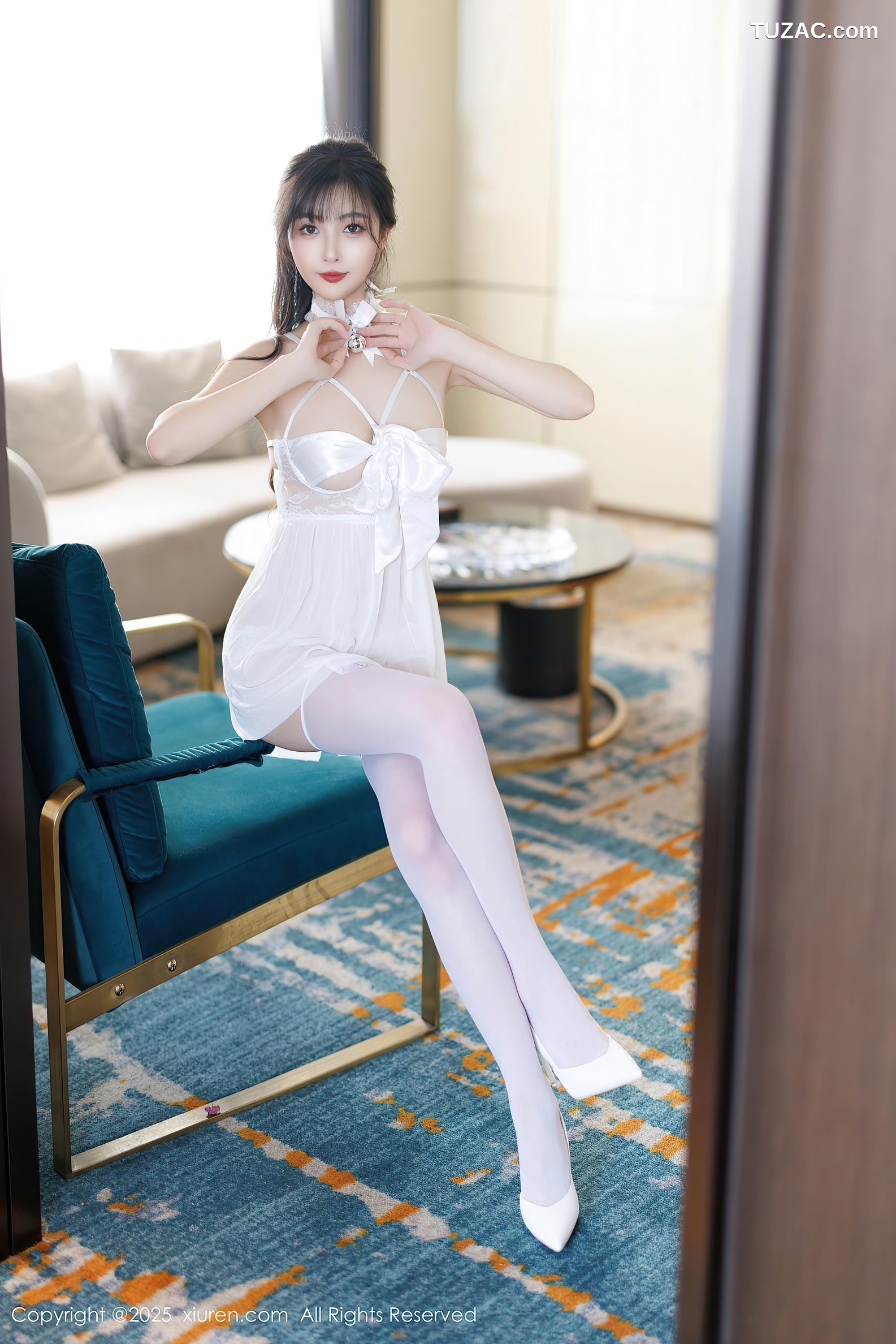 XiuRen秀人网-9863-林星阑-黑大衣灰裙雪景-白色情趣内衣-2025.02.10