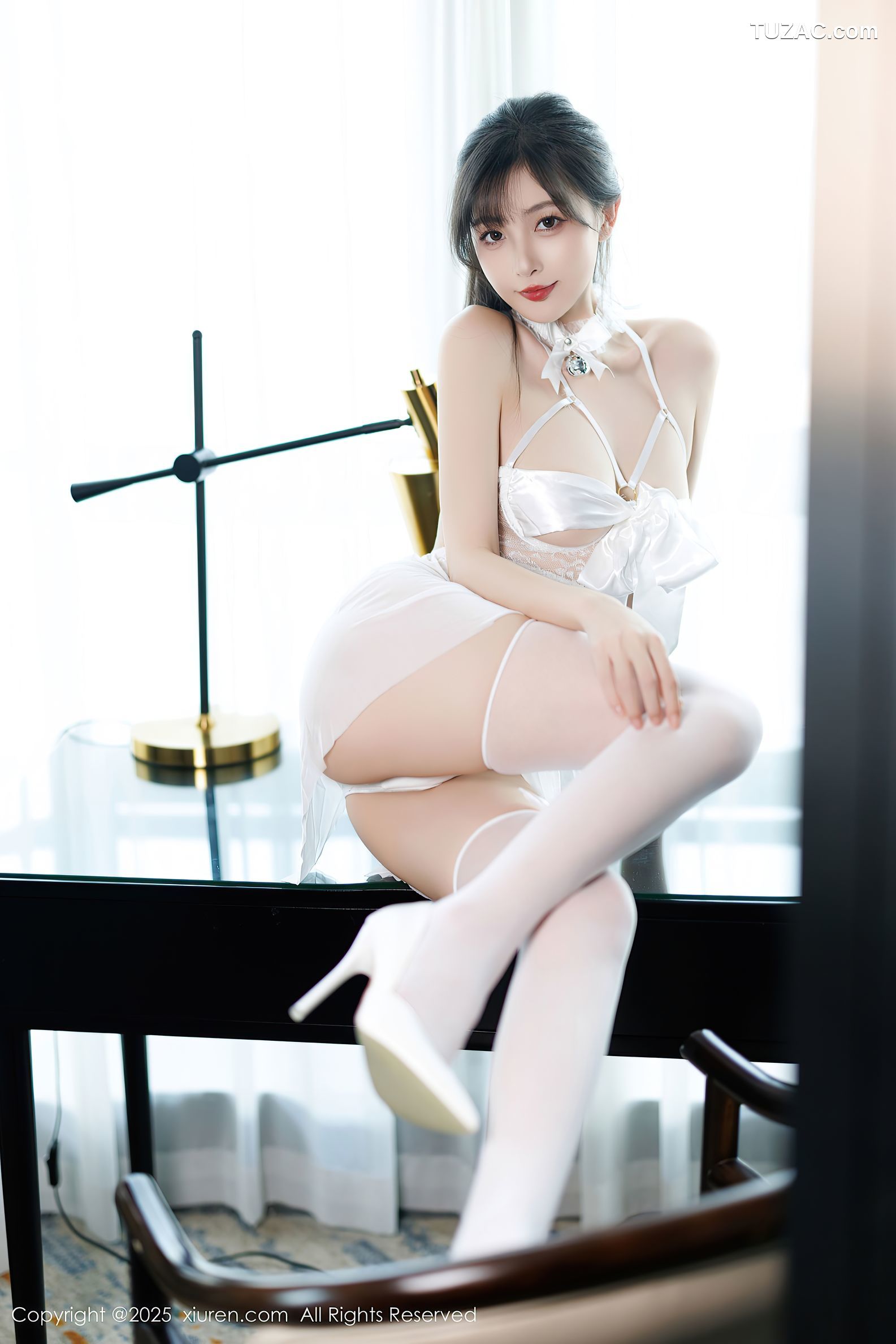 XiuRen秀人网-9863-林星阑-黑大衣灰裙雪景-白色情趣内衣-2025.02.10