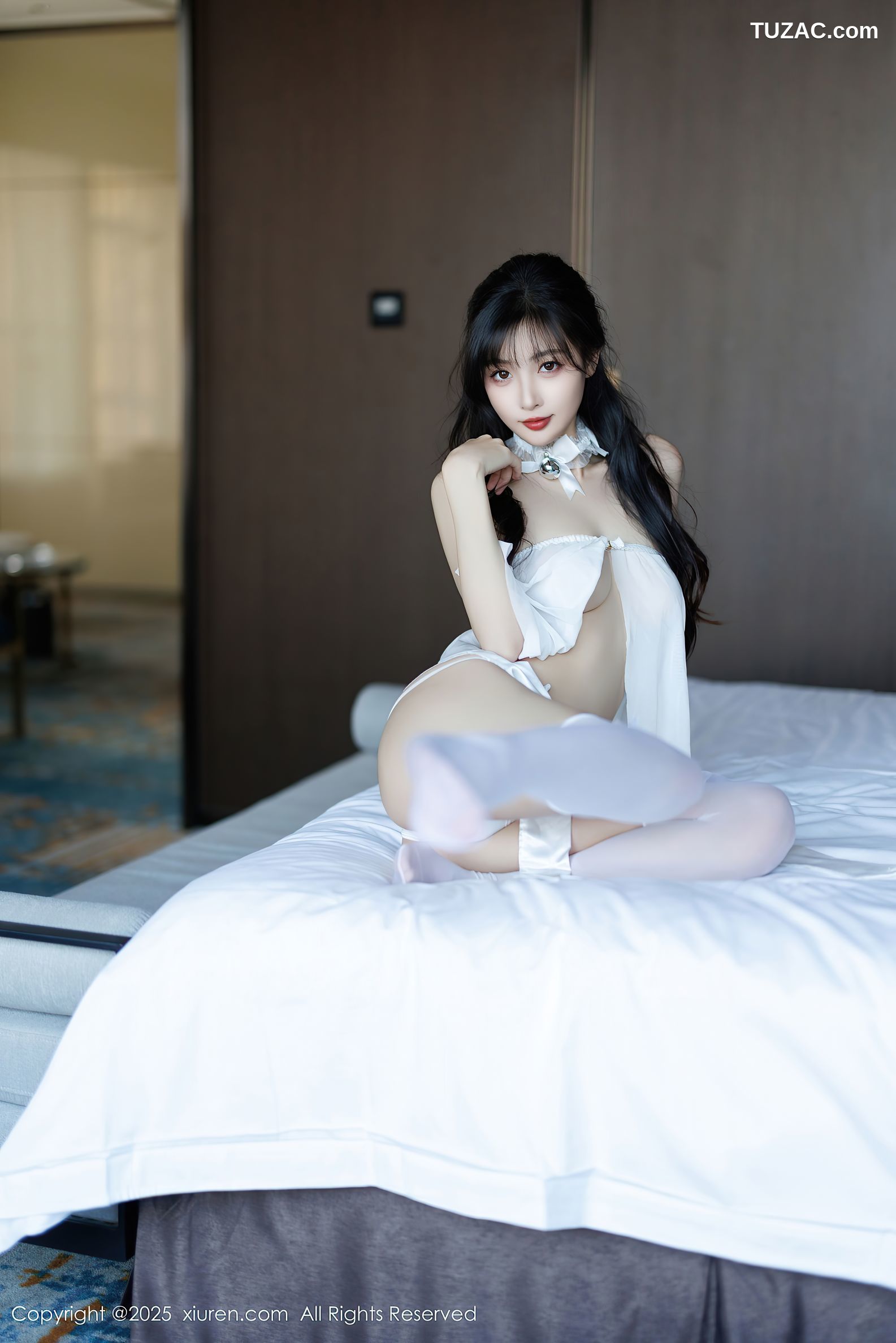 XiuRen秀人网-9863-林星阑-黑大衣灰裙雪景-白色情趣内衣-2025.02.10