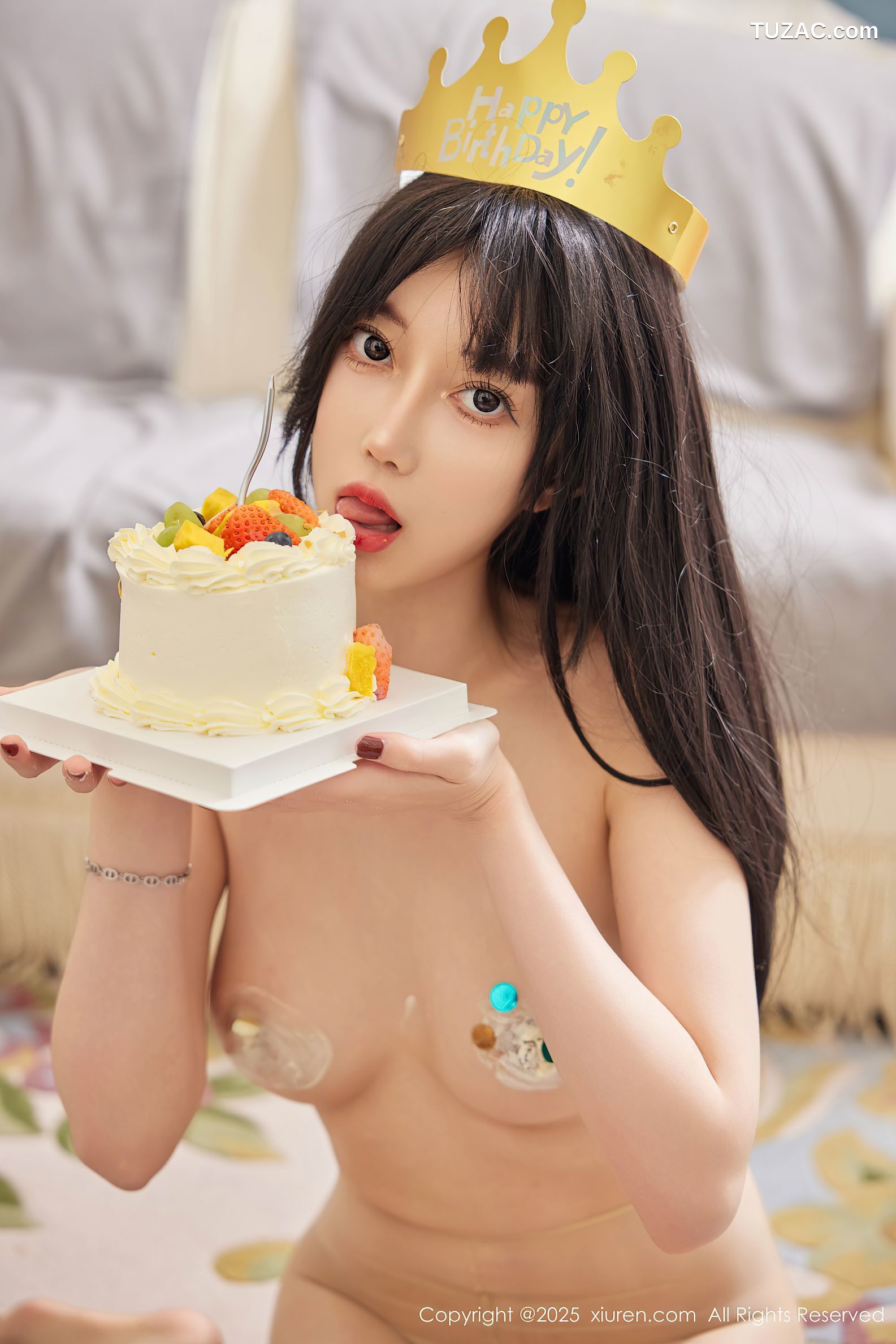 XiuRen秀人网-9864-玥儿玥er-浅蓝短裙人妻-土黄色短裙生日主题爆乳-2025.02.10