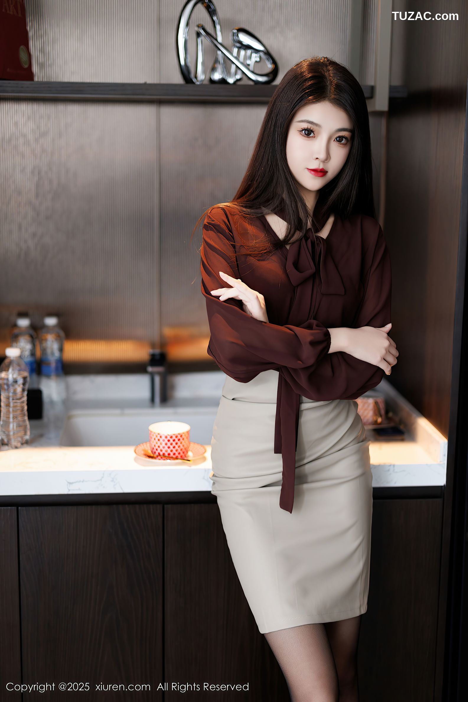 XiuRen秀人网-9868-初梦瑶-OL褐色衬衫灰短裙黑丝-2025.02.11